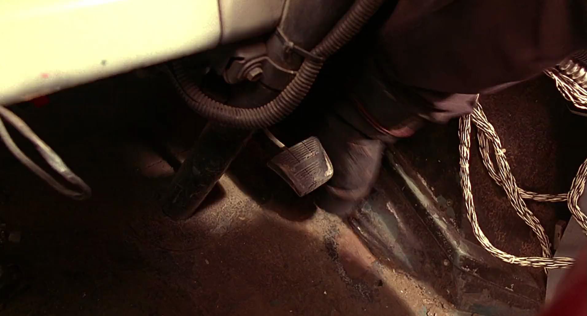Barb Wire (1996) screencap 9789