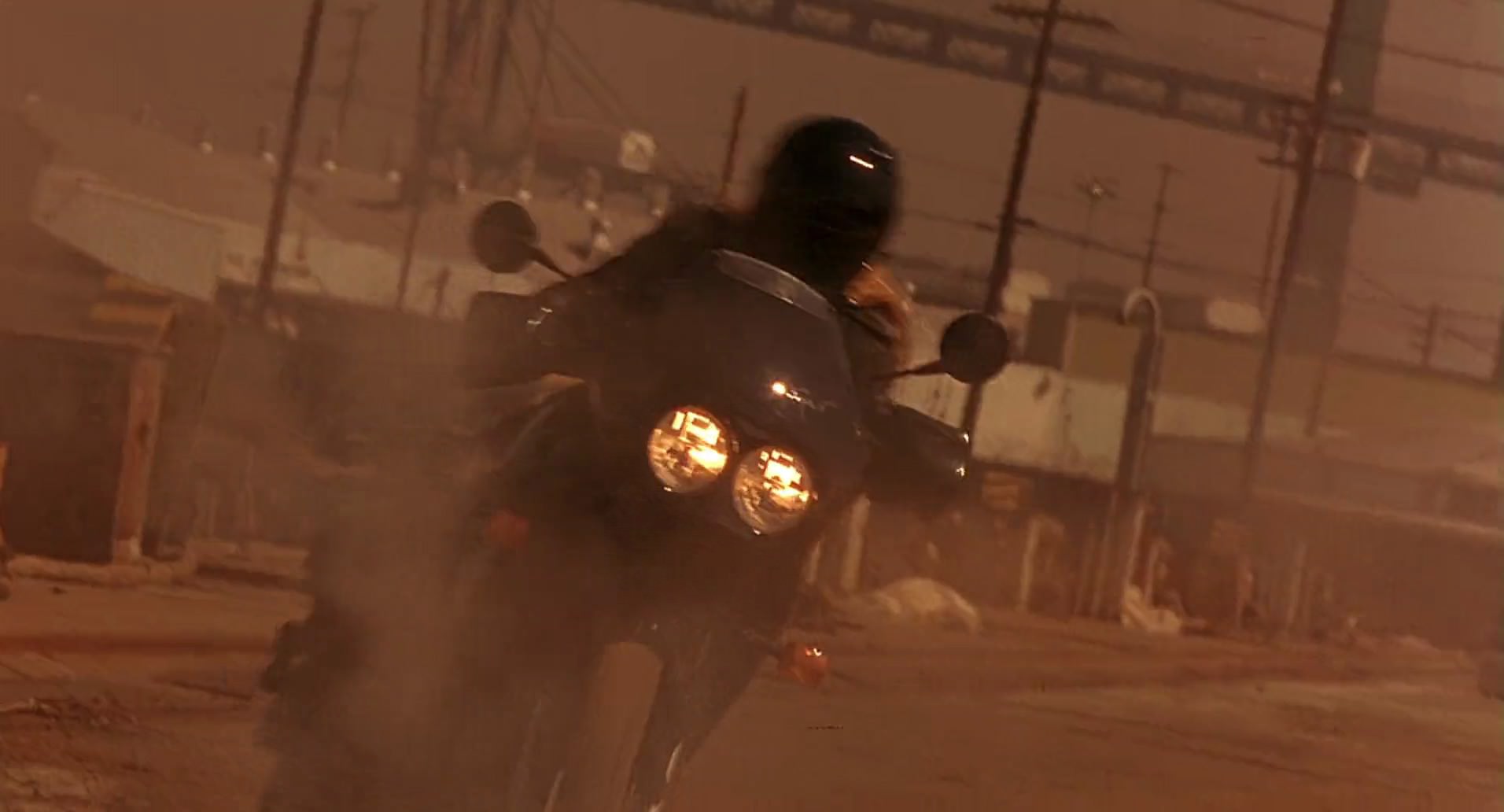 Barb Wire (1996) screencap 9828