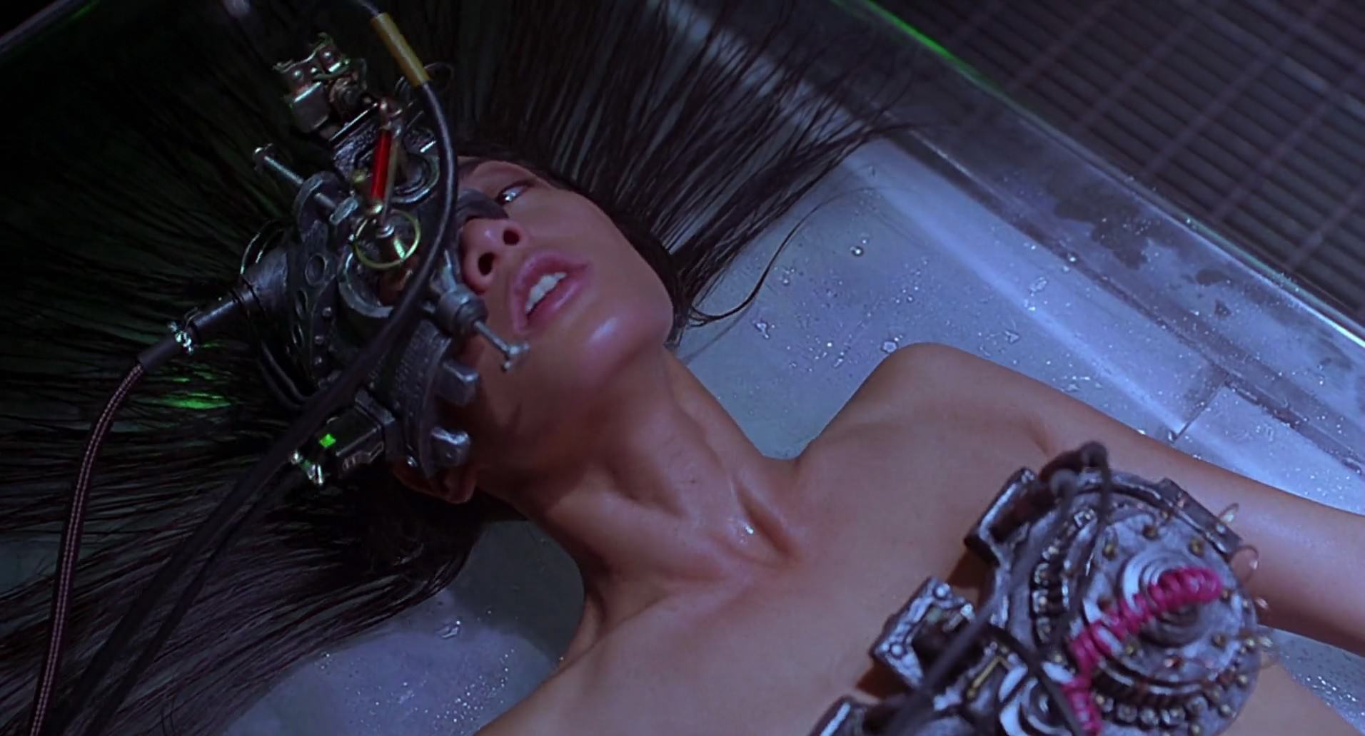 Barb Wire (1996) HD screenshot 983