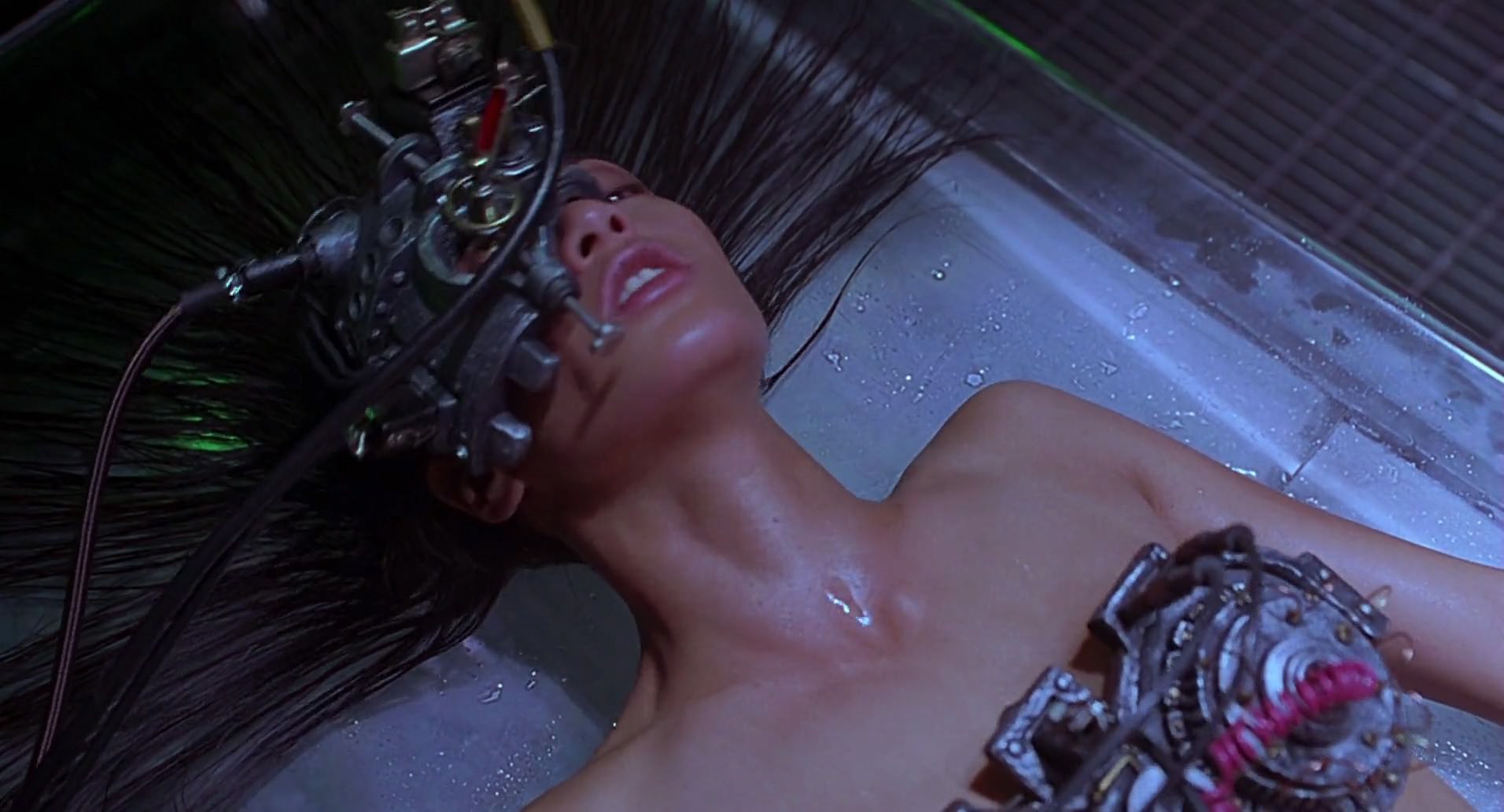 Barb Wire (1996) screencap 984