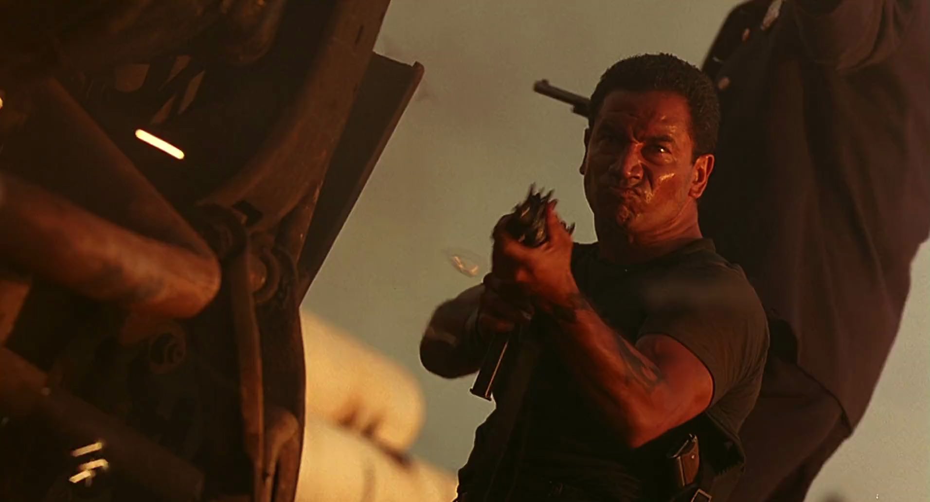 Barb Wire (1996) HD screenshot 9869