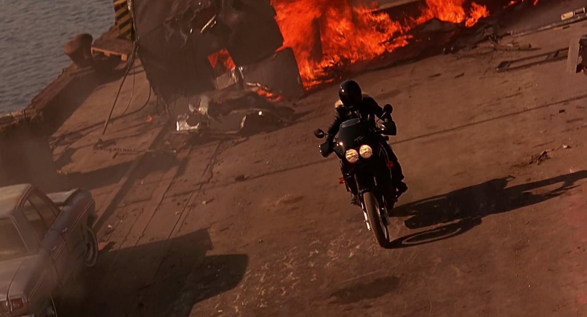 Barb Wire (1996) screencap 9879