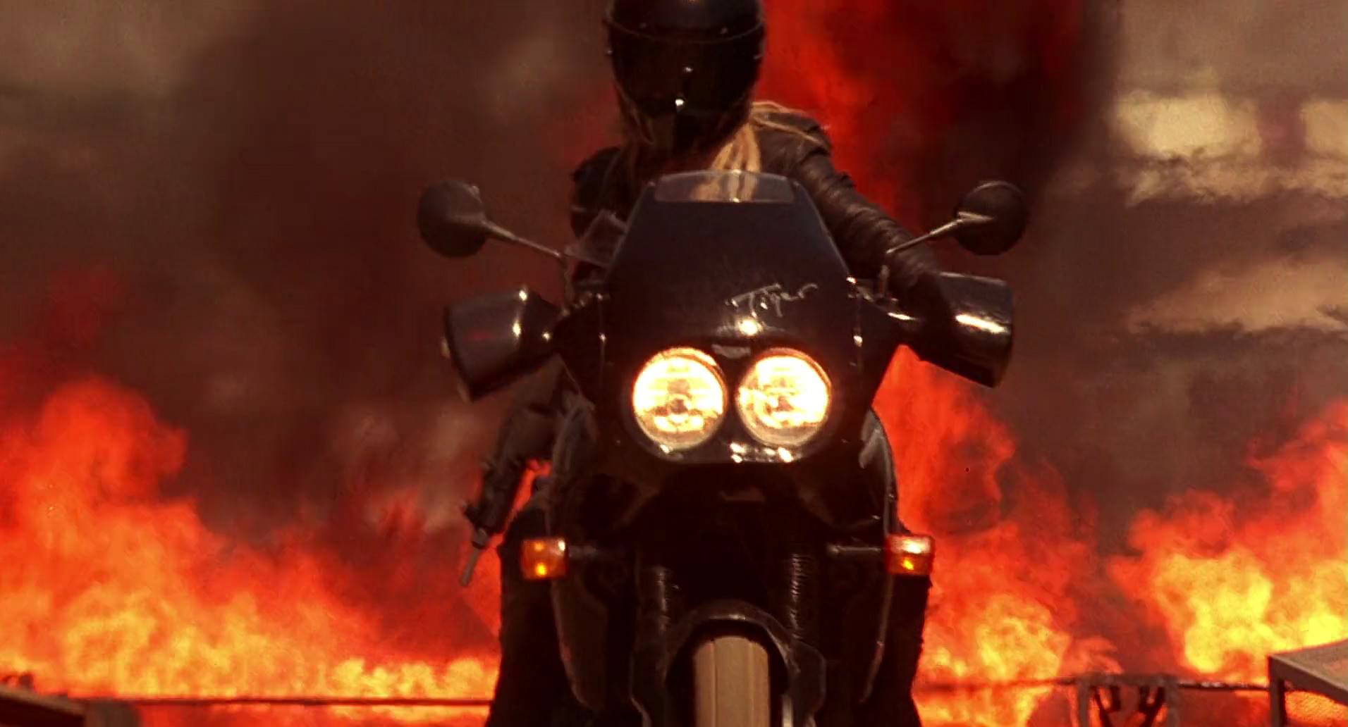 Barb Wire (1996) screencap 9882