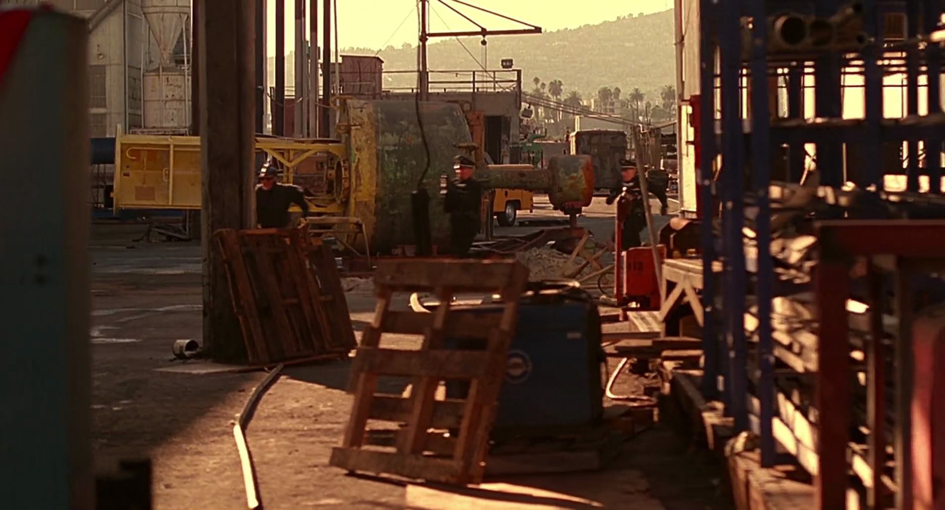 Barb Wire (1996) screencap 9900