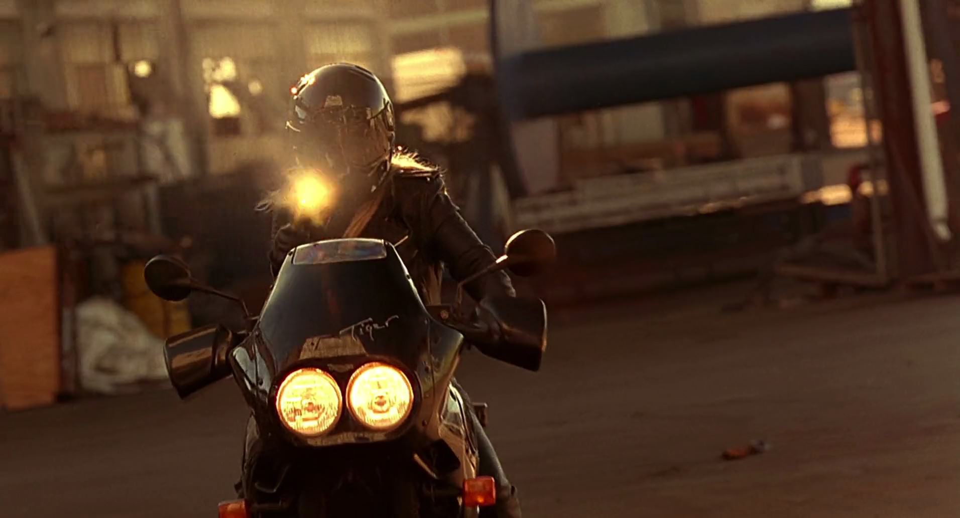 Barb Wire (1996) HD screenshot 9908