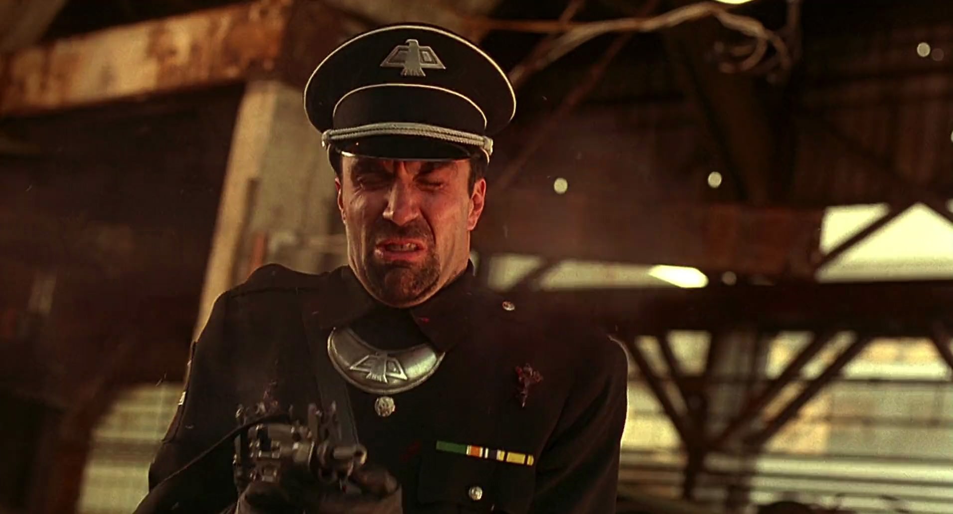 Barb Wire (1996) screencap 9909