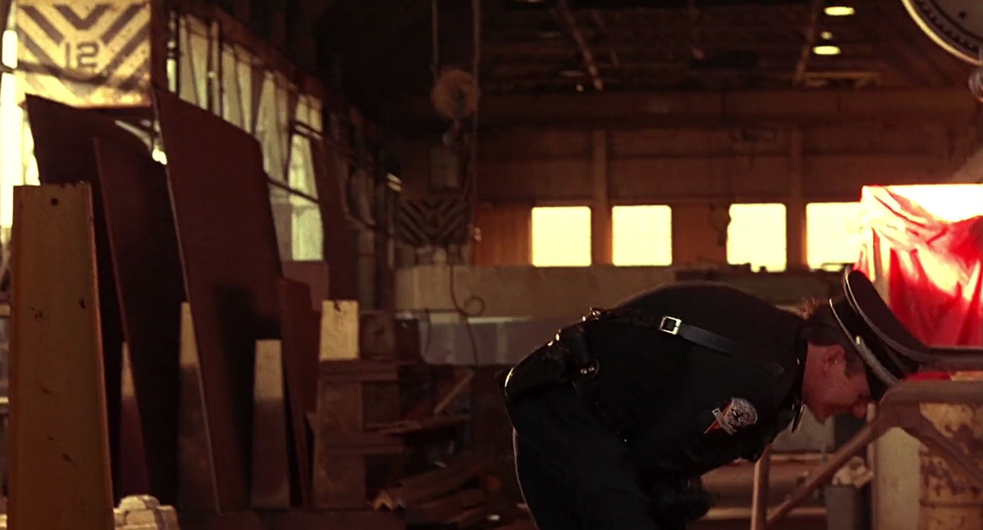 Barb Wire (1996) screencap 9915