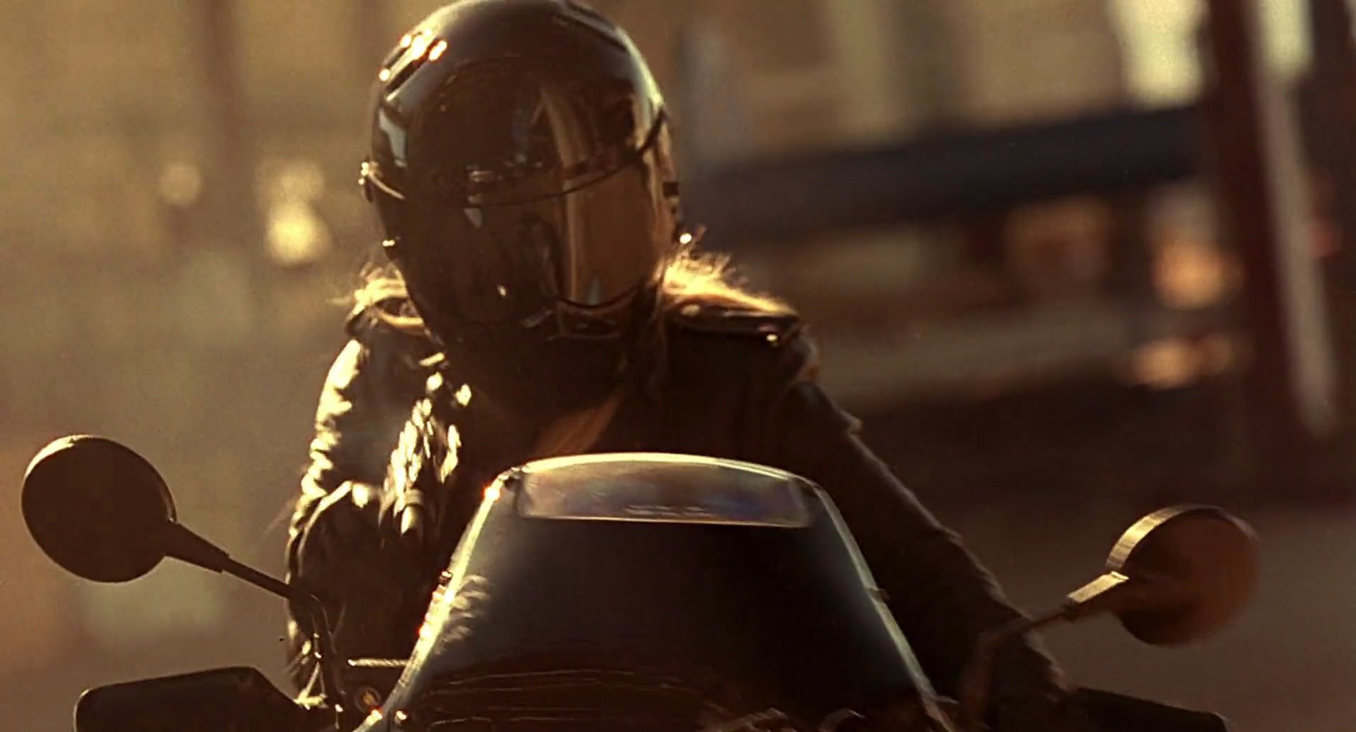 Barb Wire (1996) screencap 9927