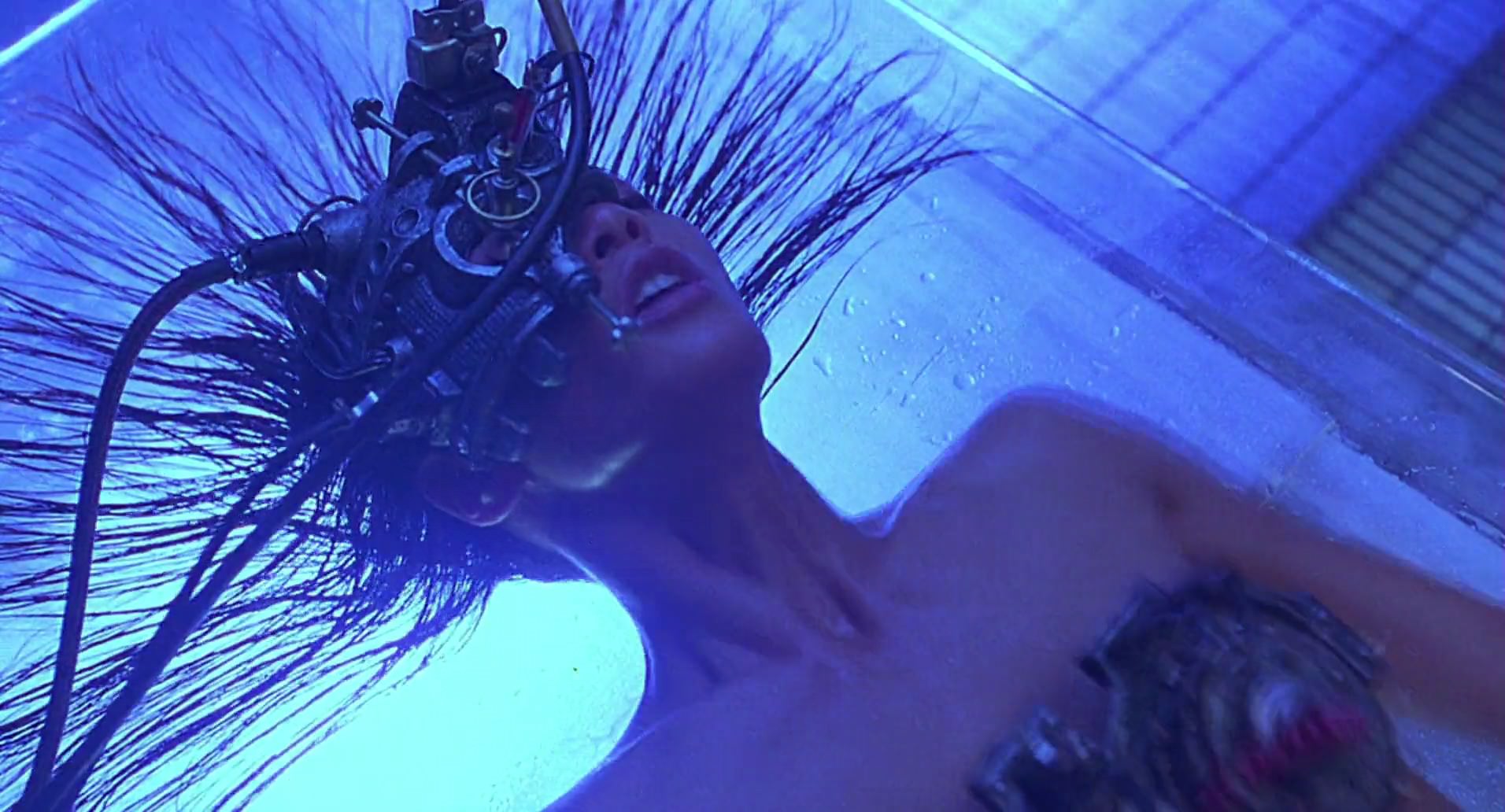 Barb Wire (1996) screencap 993