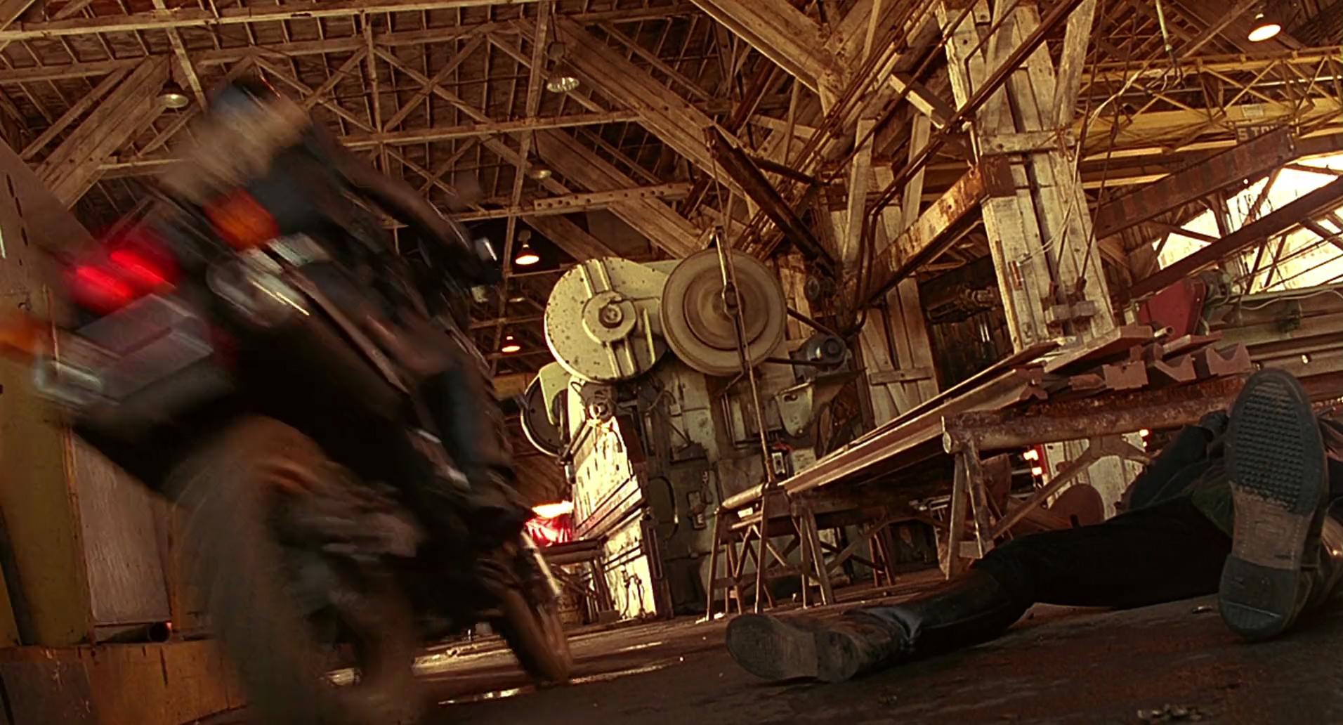 Barb Wire (1996) screencap 9930