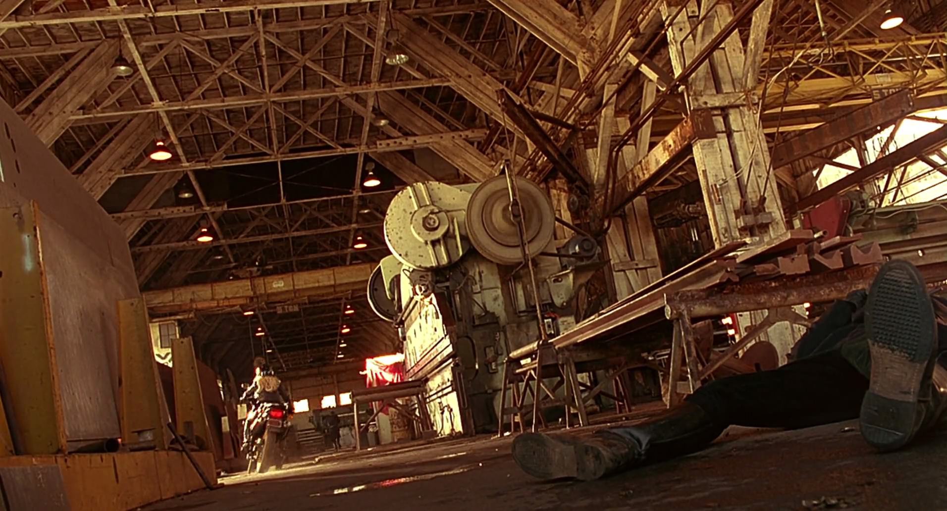 Barb Wire (1996) screencap 9933