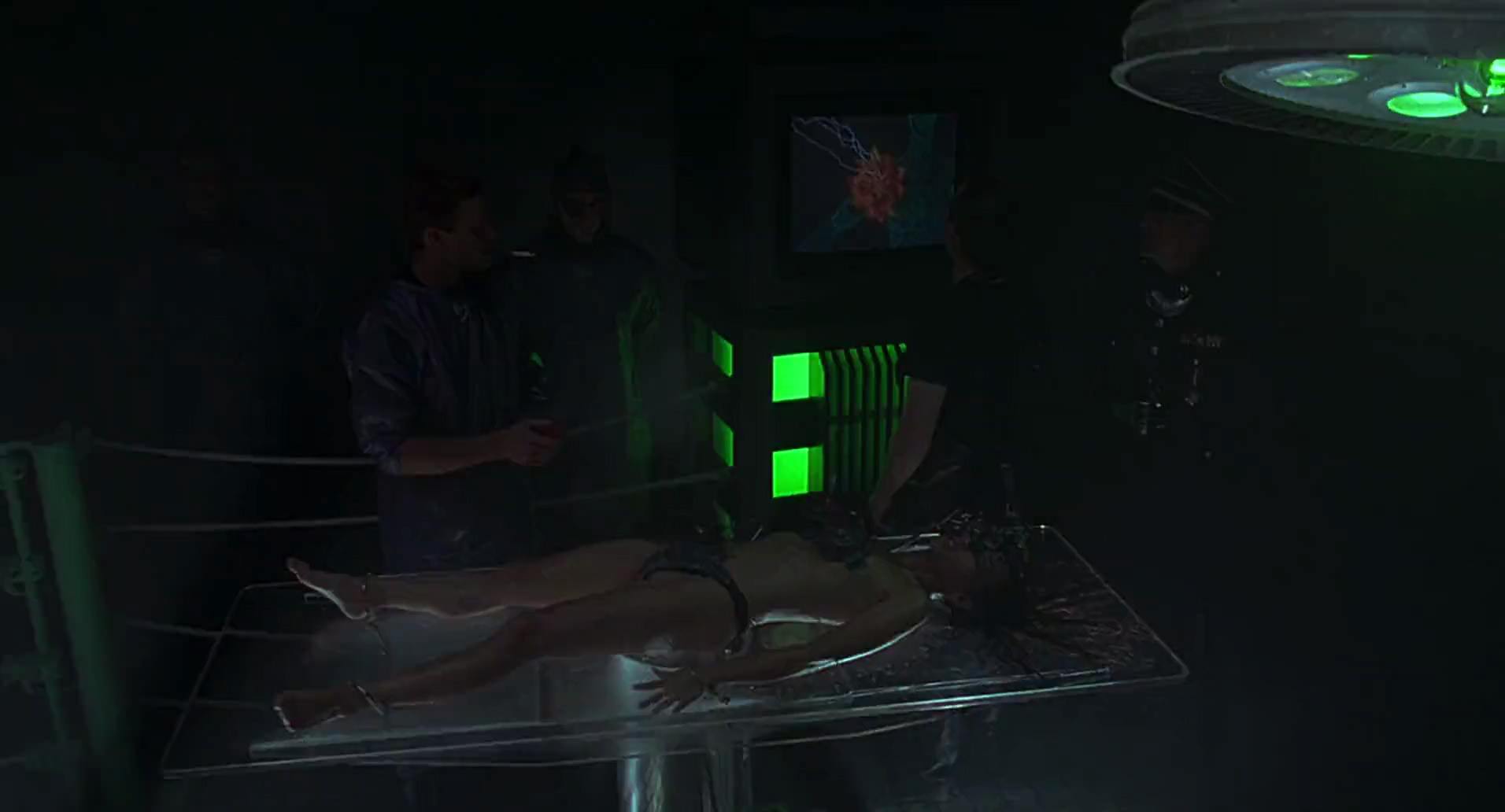 Barb Wire (1996) screencap 996