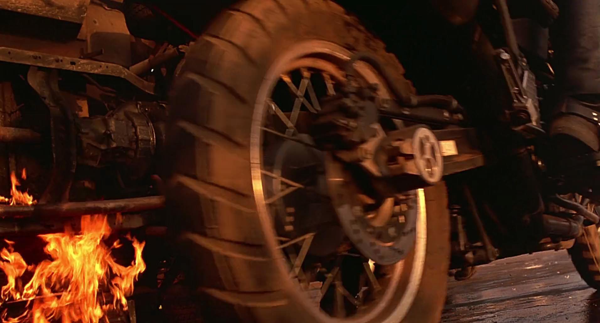 Barb Wire (1996) HD screenshot 9971