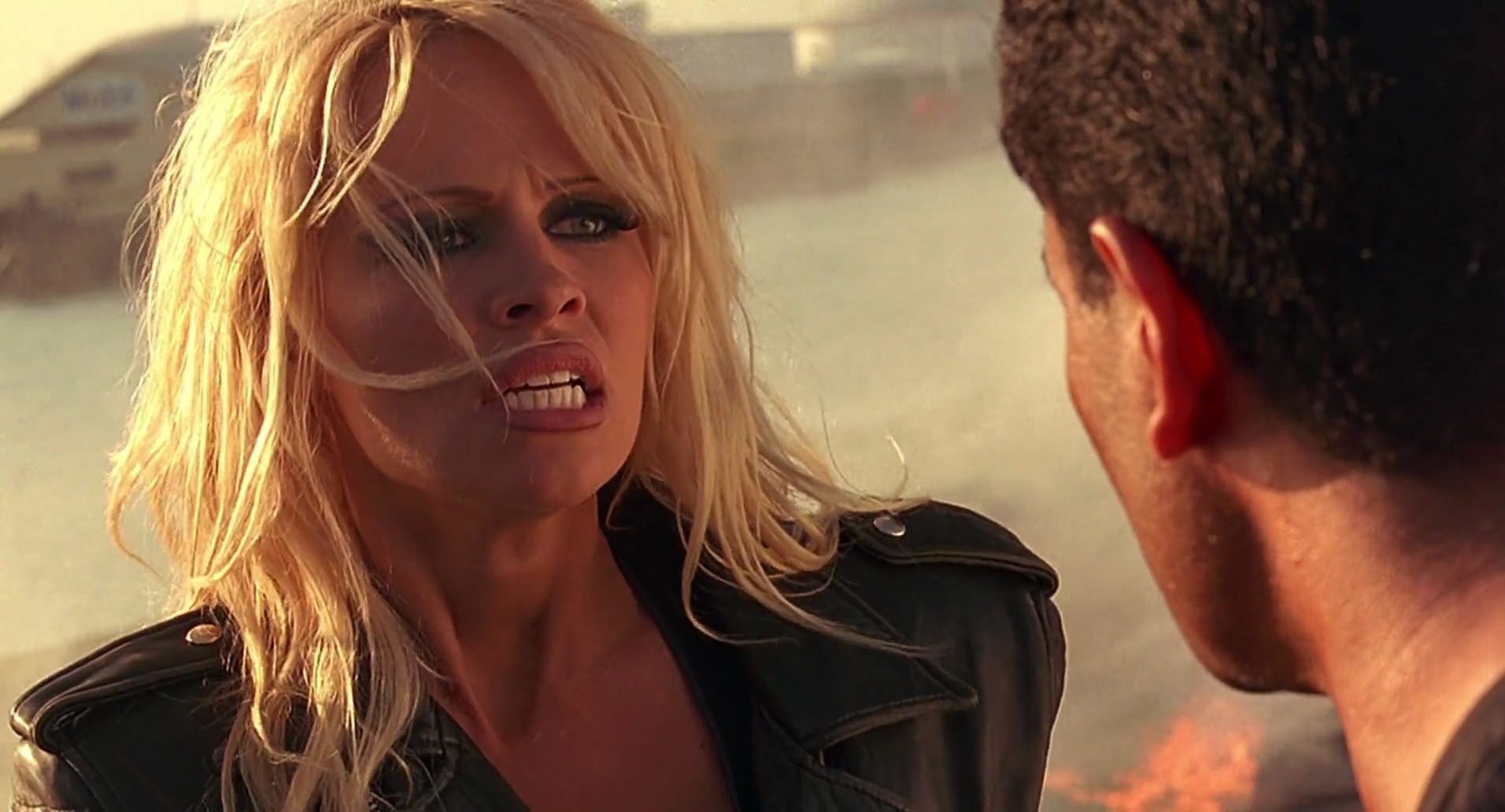 Barb Wire (1996) screencap 9990