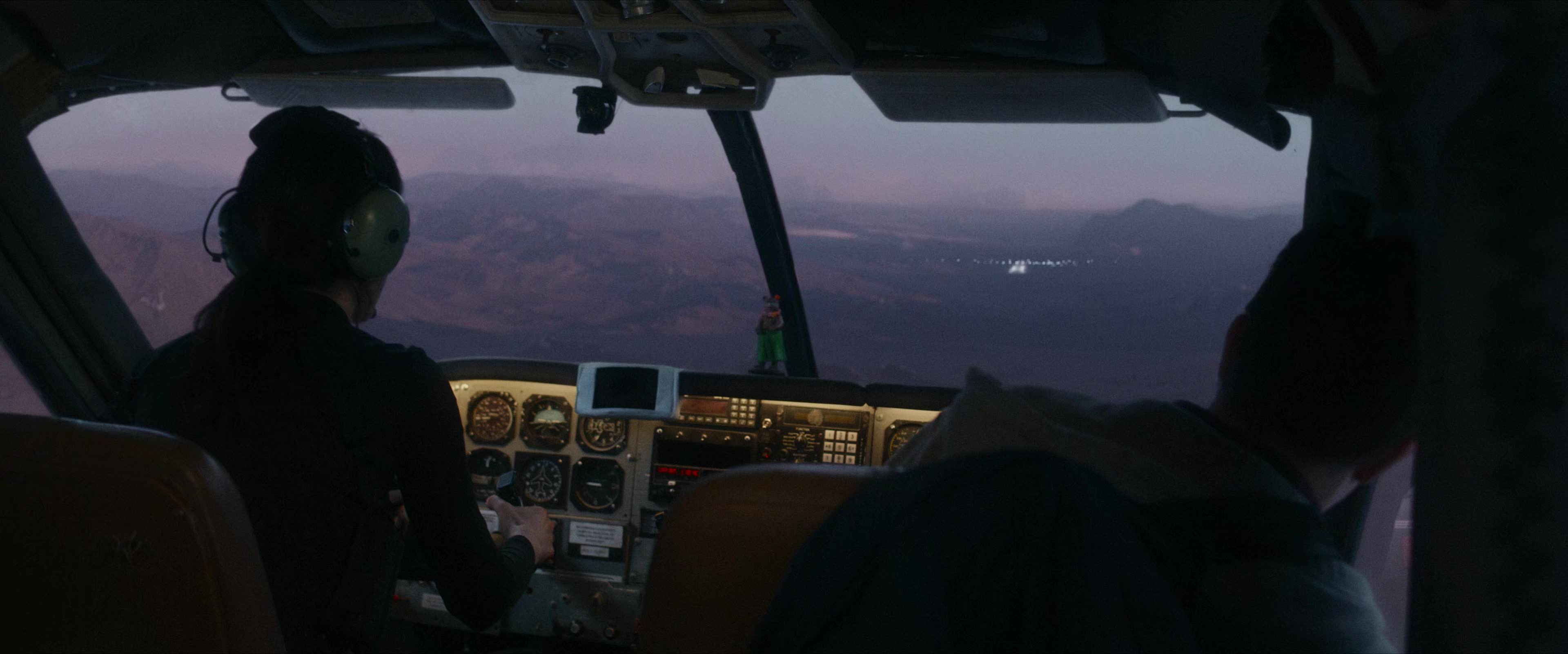 Flight Risk (2025) [4K] screencap 10206