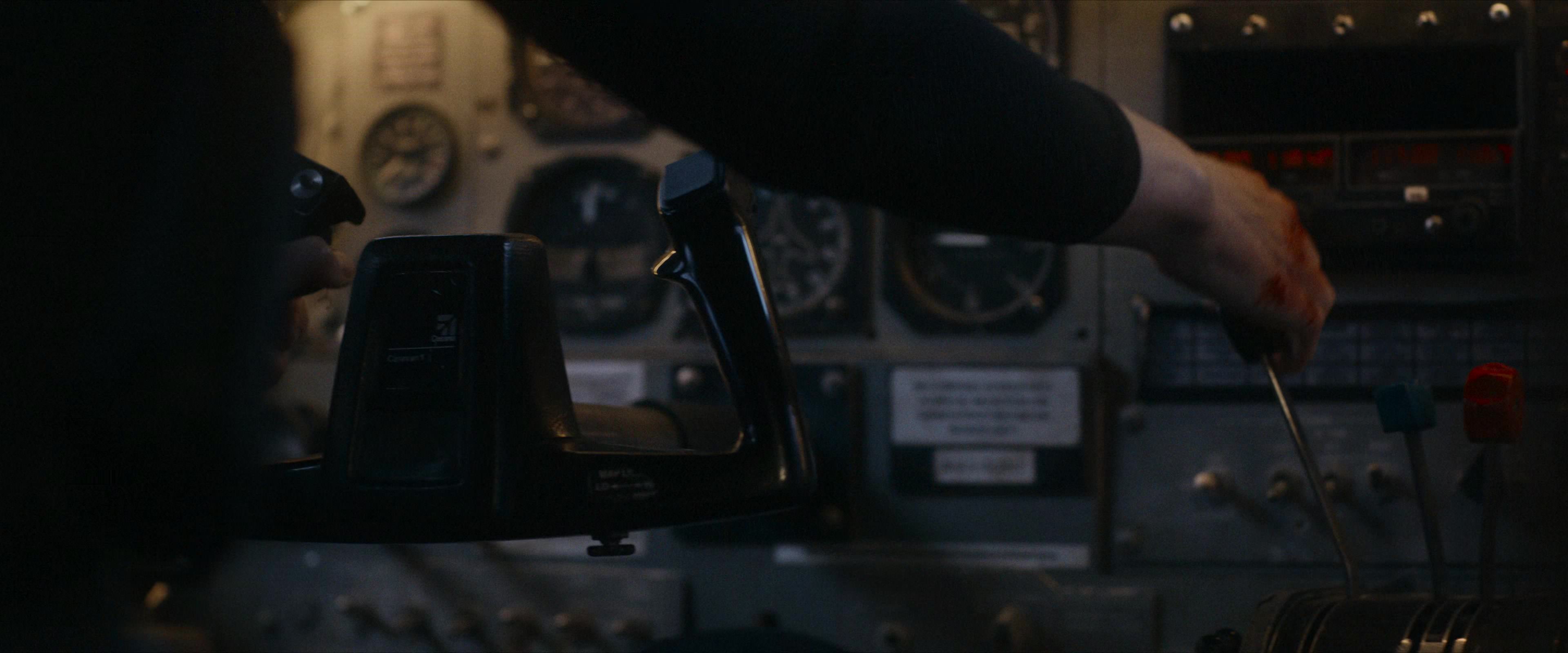 Flight Risk (2025) [4K] screencap 10332
