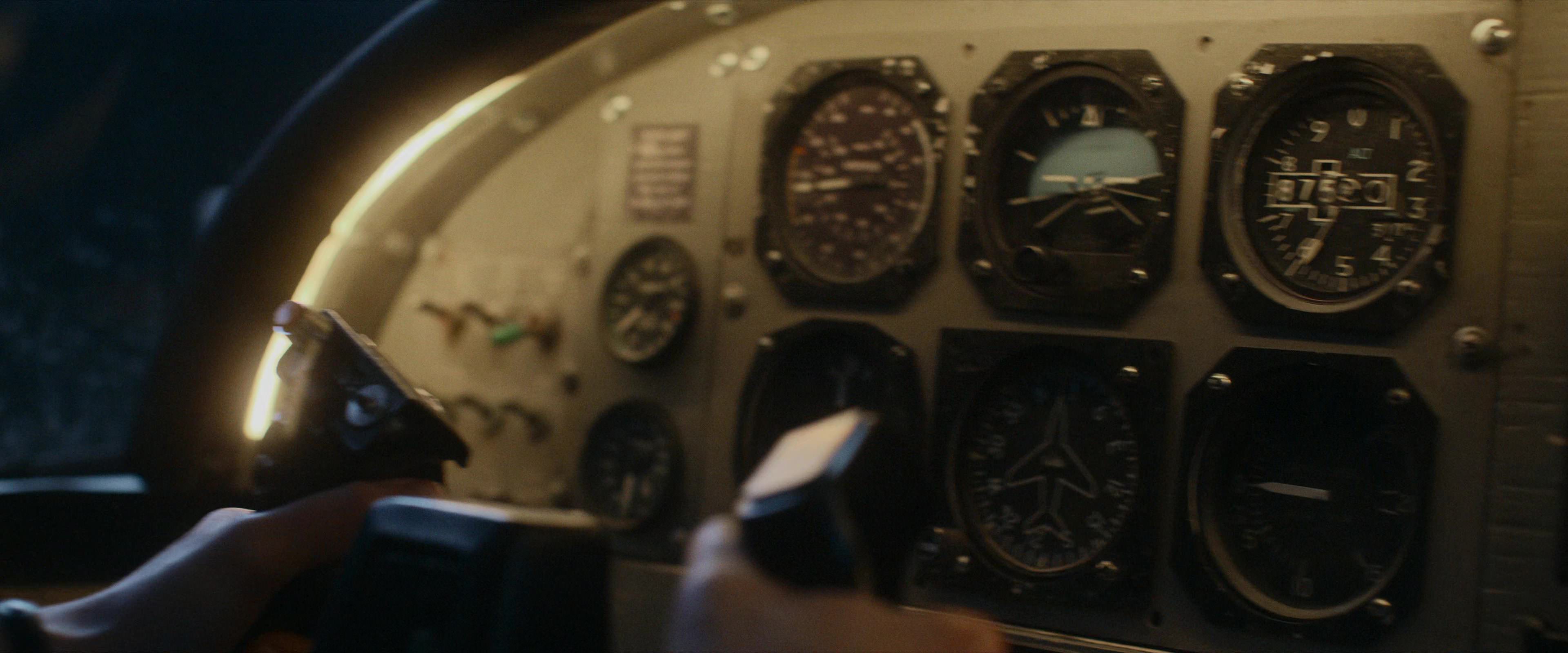 Flight Risk (2025) [4K] screencap 10407