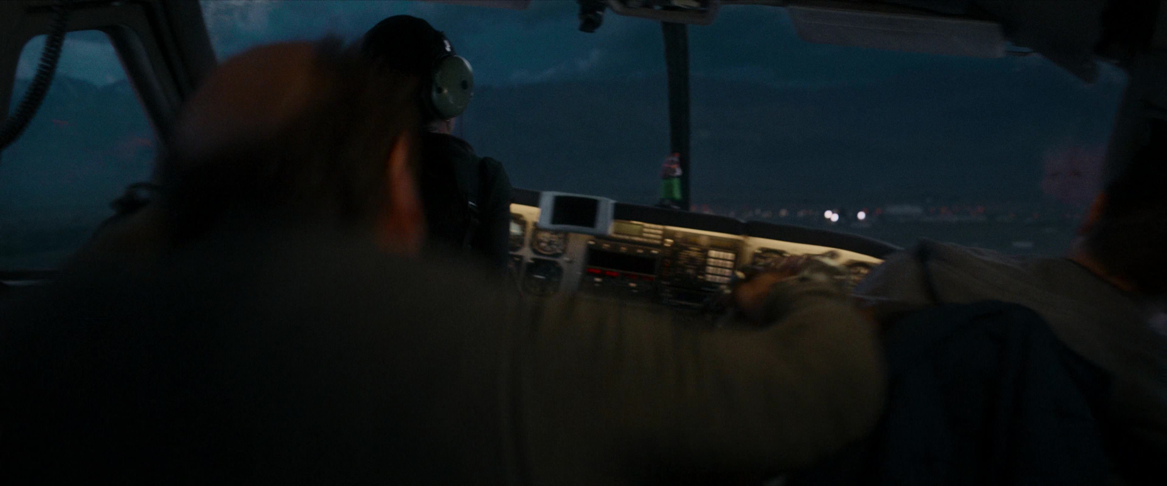 Flight Risk (2025) [4K] screencap 10482