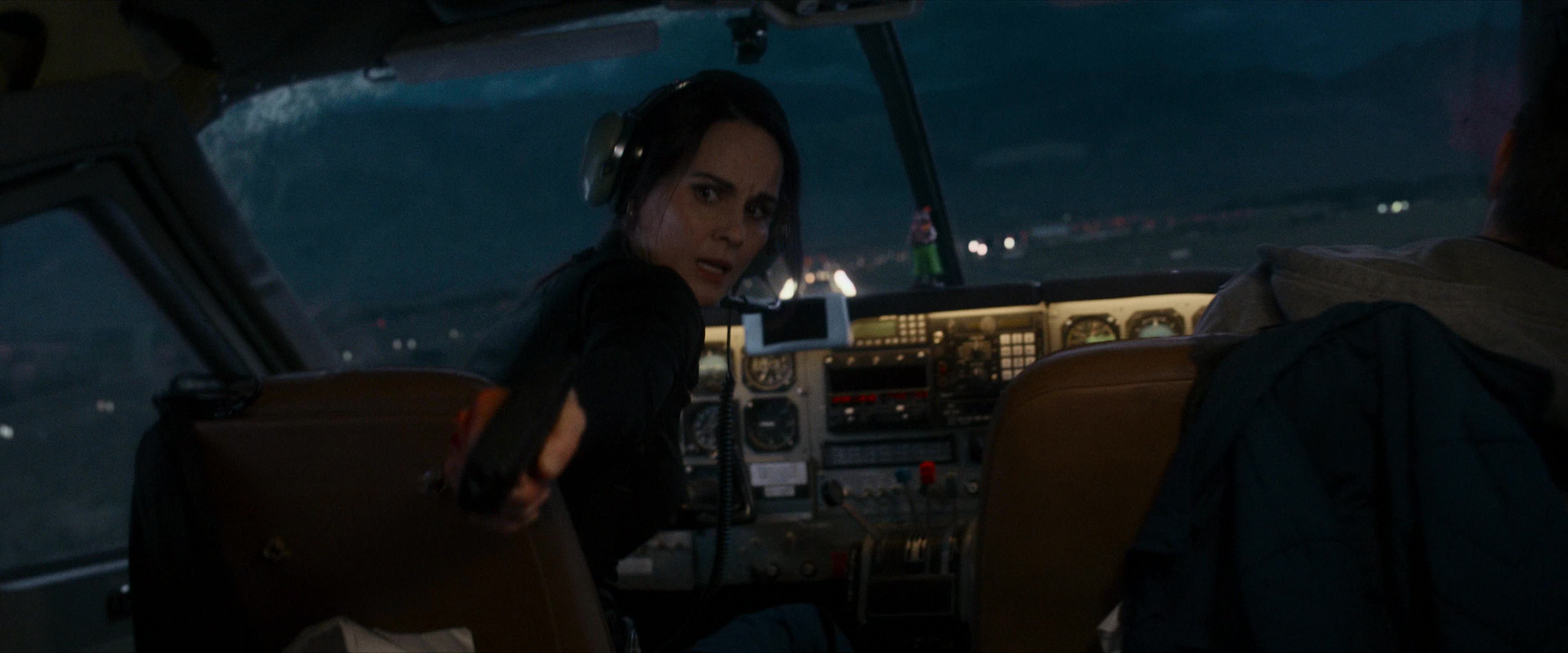 Flight Risk (2025) [4K] screencap 10488