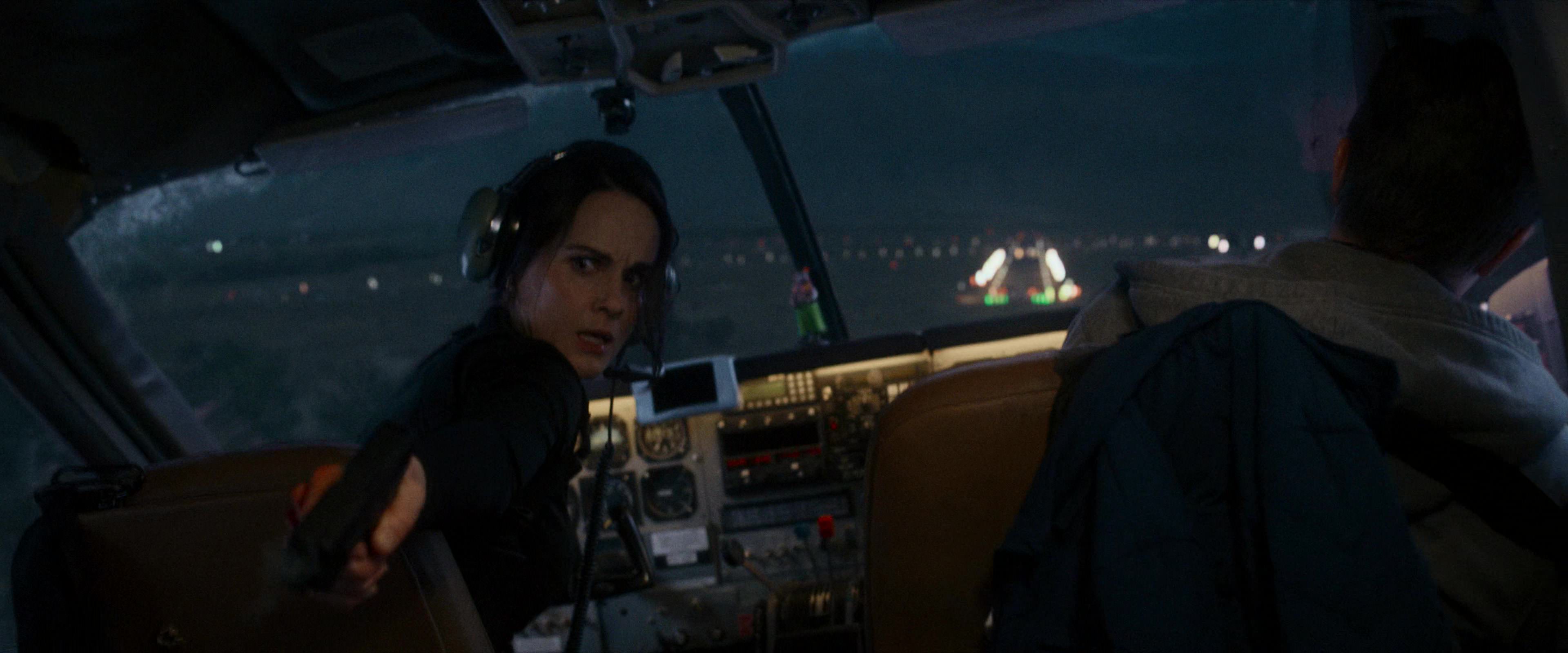 Flight Risk (2025) [4K] screencap 10491