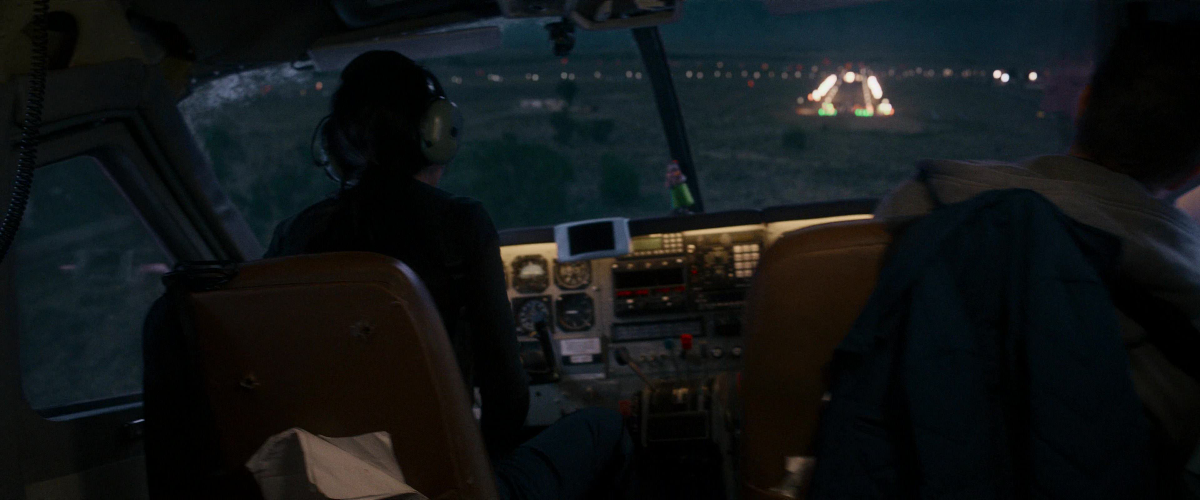 Flight Risk (2025) [4K] screencap 10494