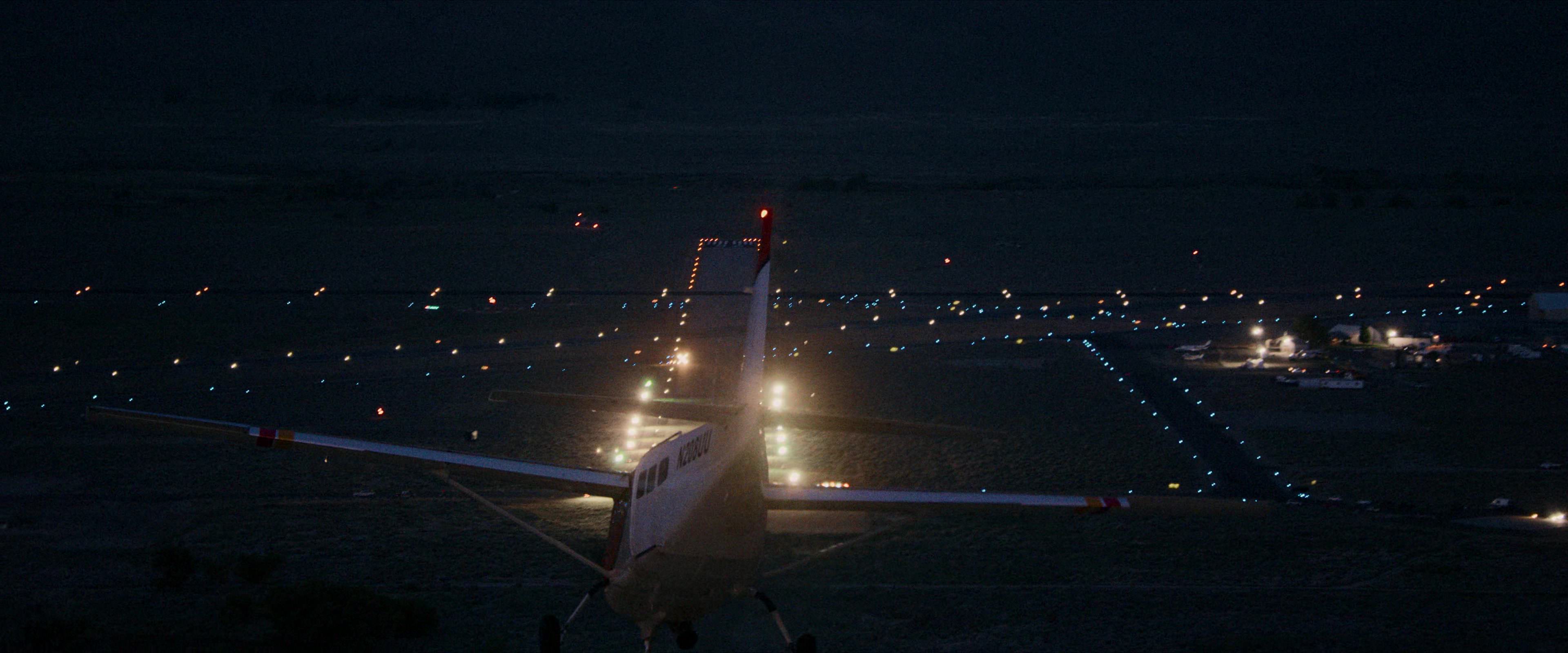 Flight Risk (2025) [4K] screencap 10497