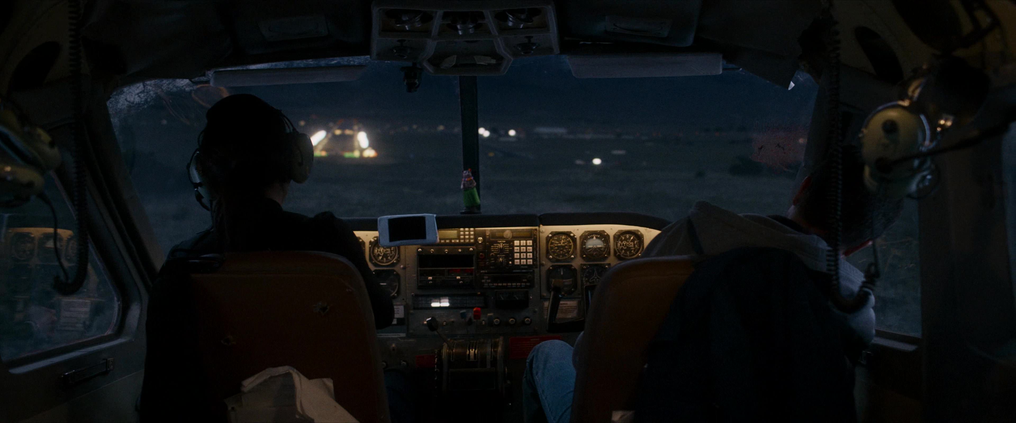 Flight Risk (2025) [4K] screencap 10608