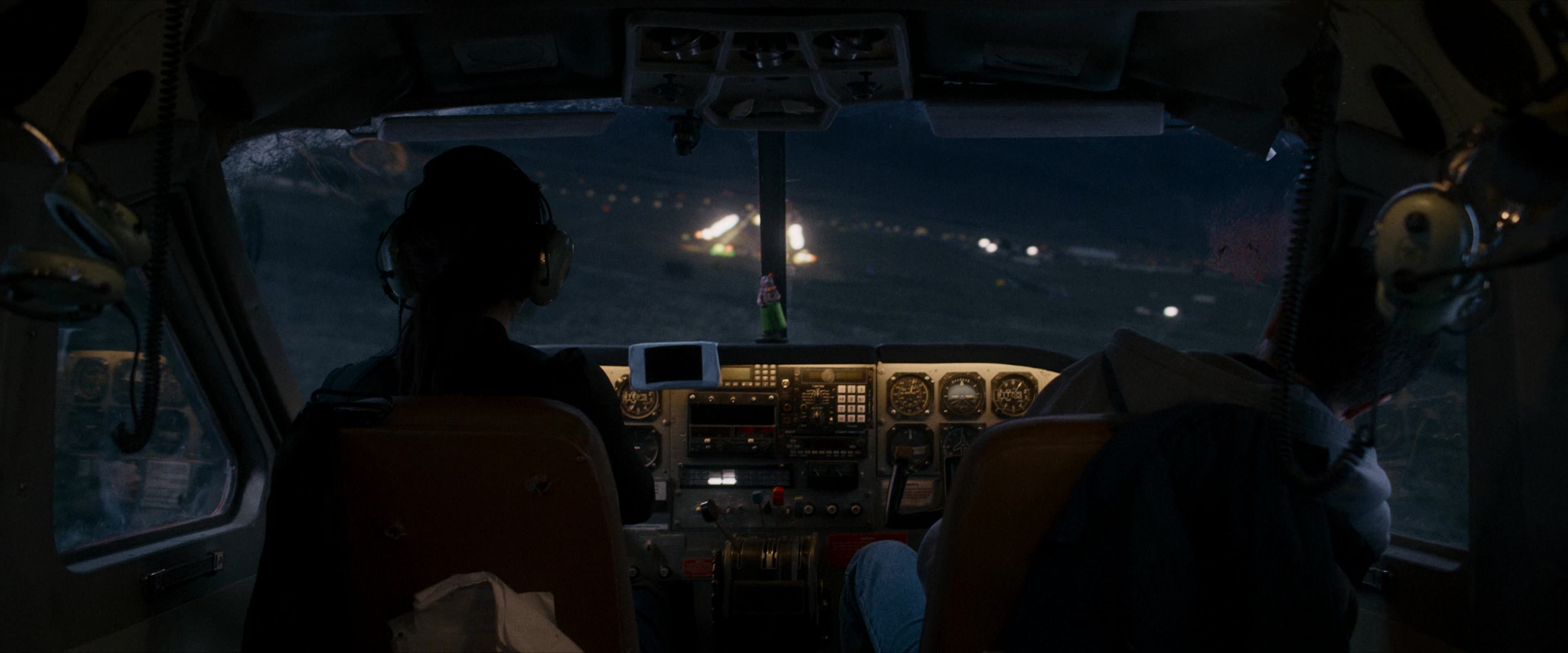 Flight Risk (2025) [4K] screencap 10611