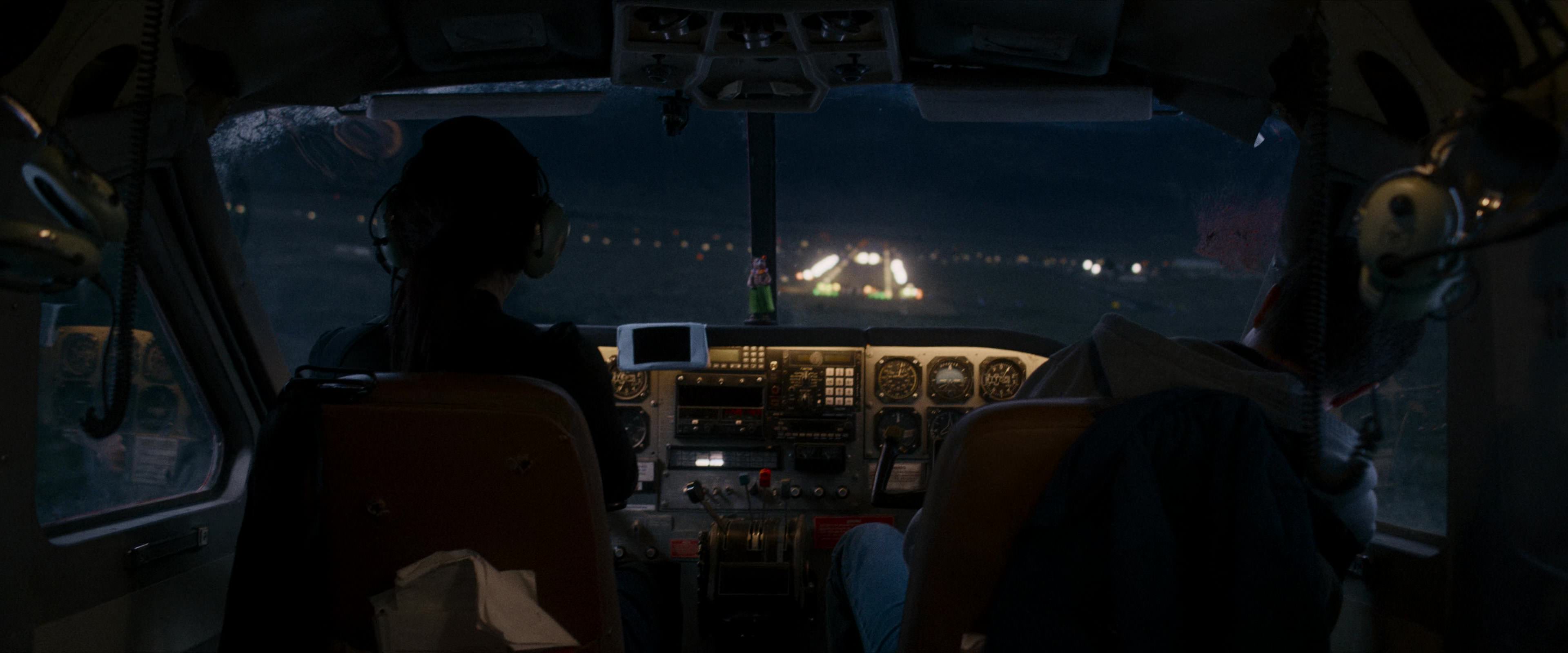 Flight Risk (2025) [4K] screencap 10614