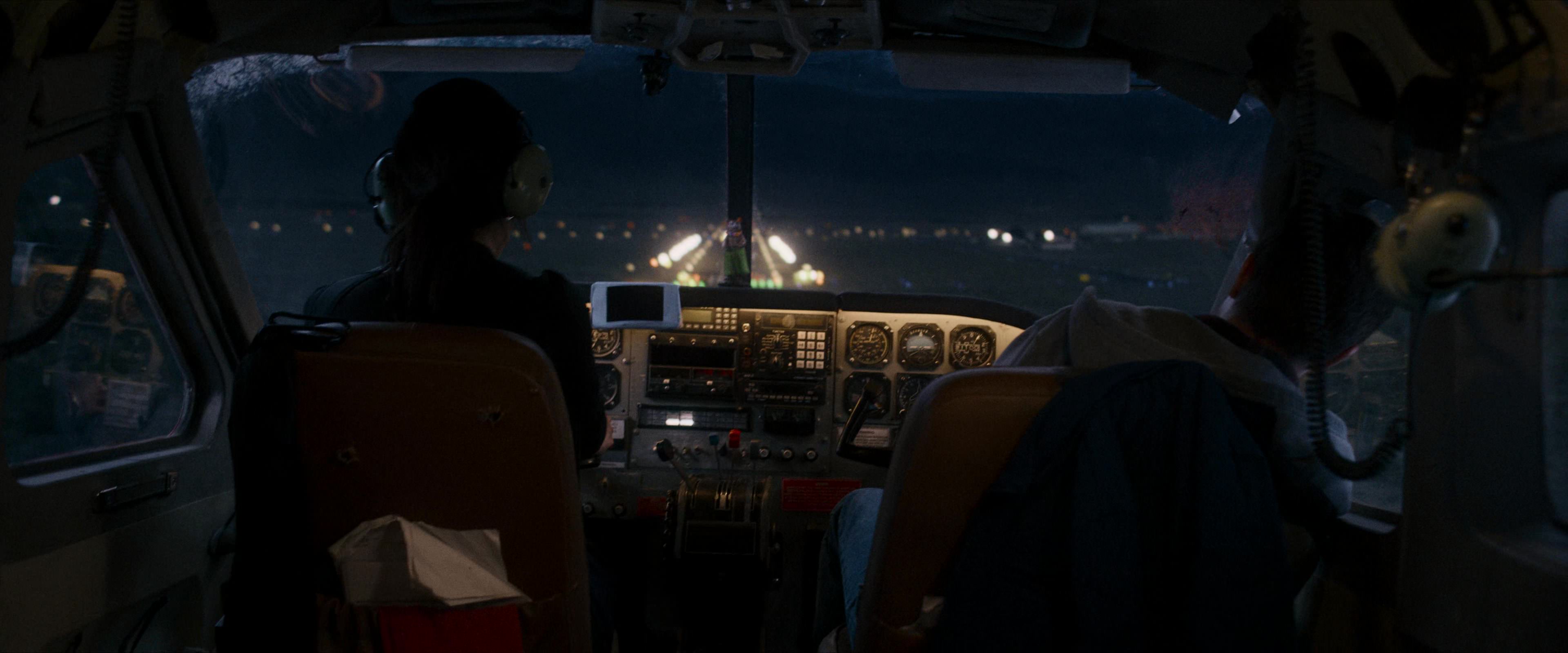 Flight Risk (2025) [4K] screencap 10632