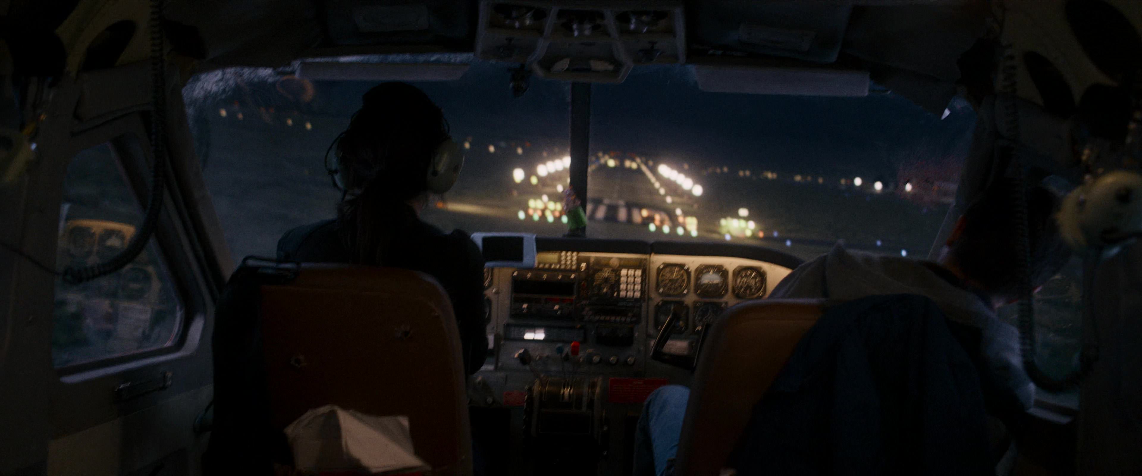 Flight Risk (2025) [4K] screencap 10650