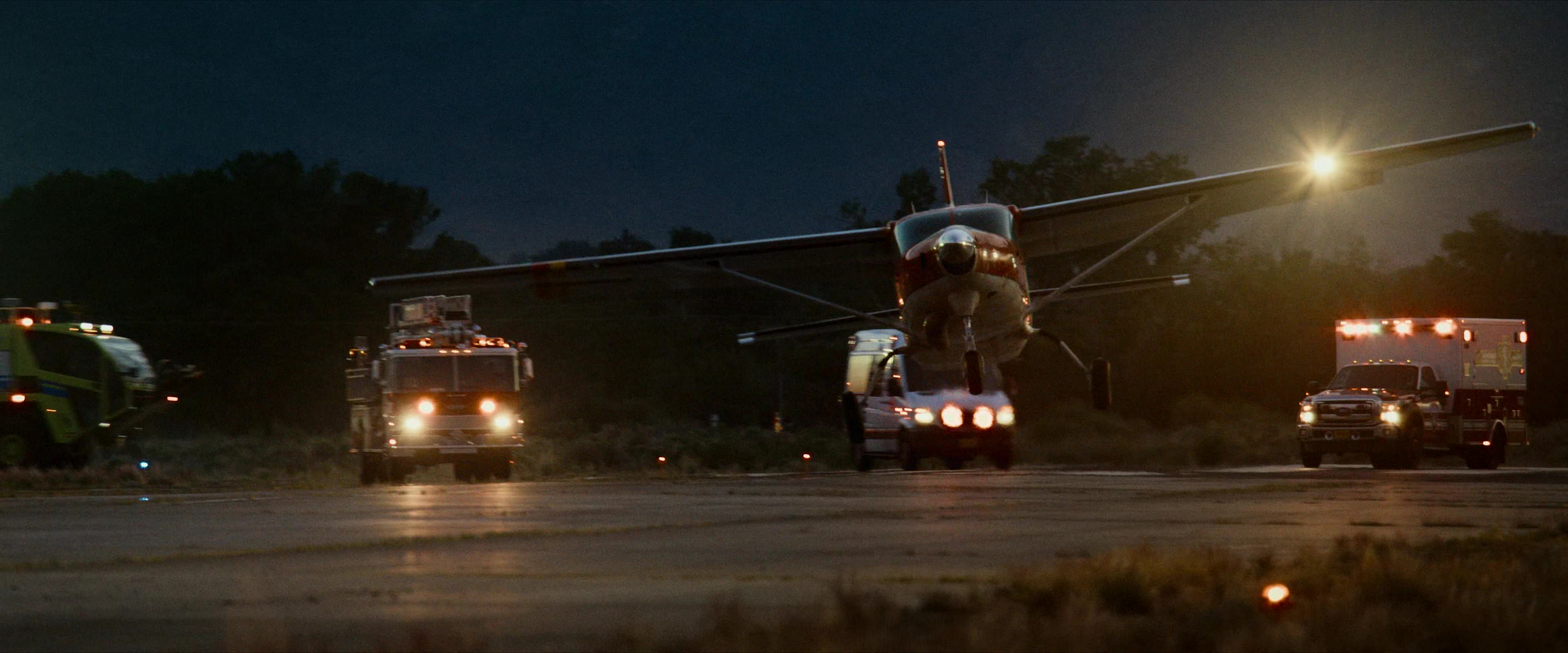 Flight Risk (2025) [4K] screencap 10698