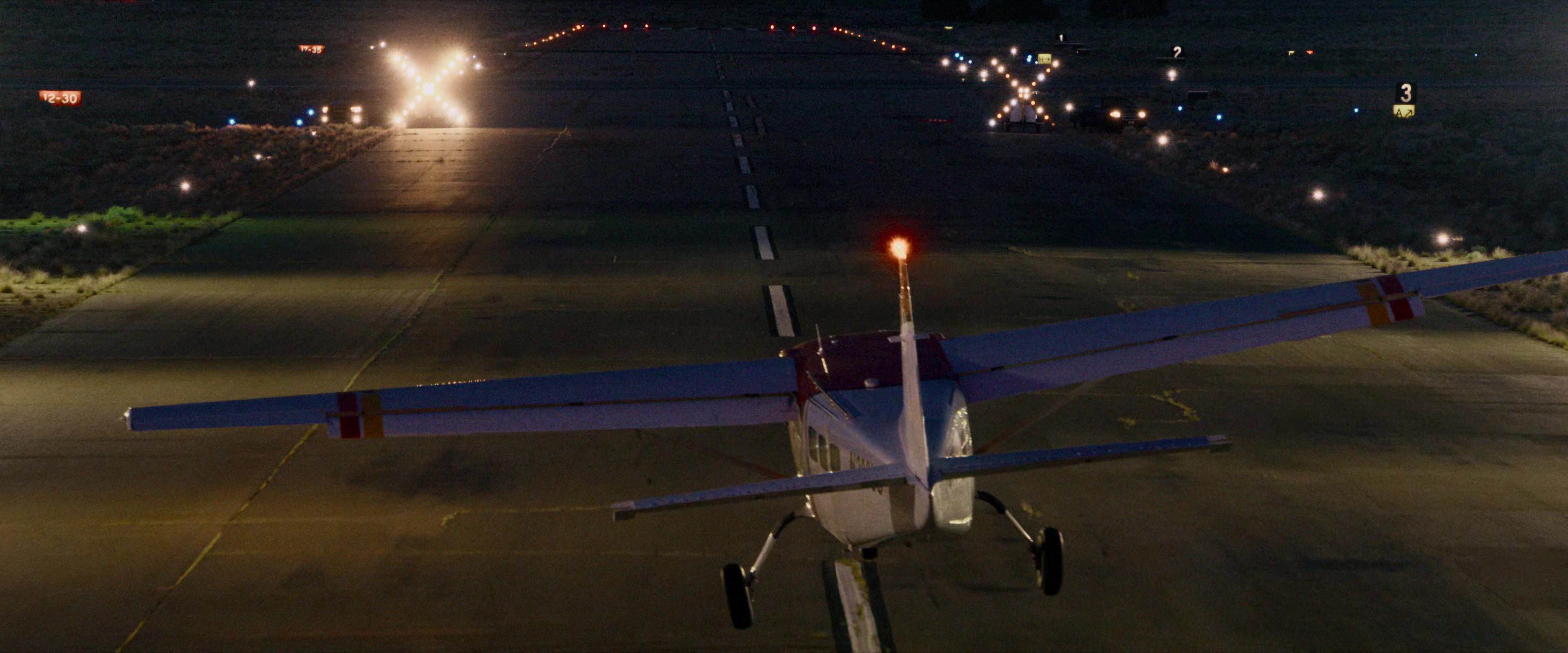 Flight Risk (2025) [4K] screencap 10710