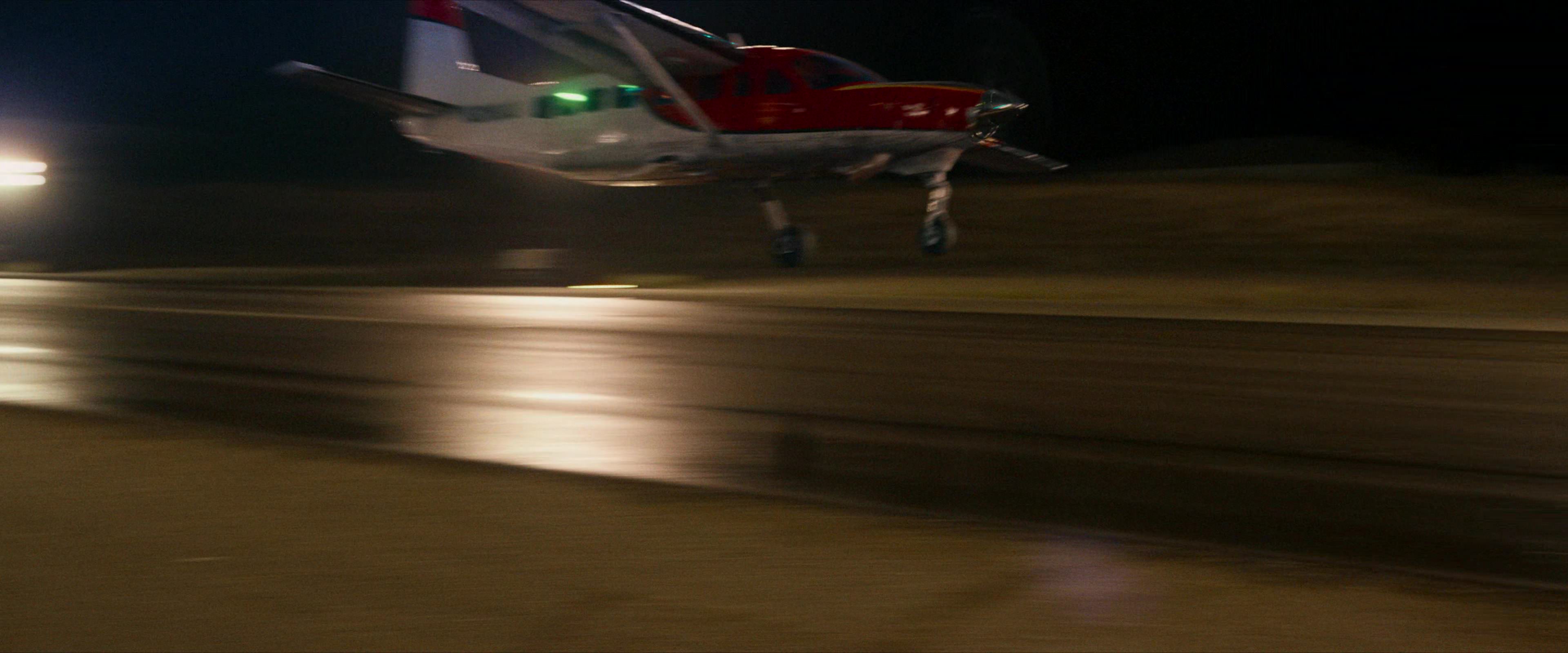 Flight Risk (2025) [4K] screencap 10722