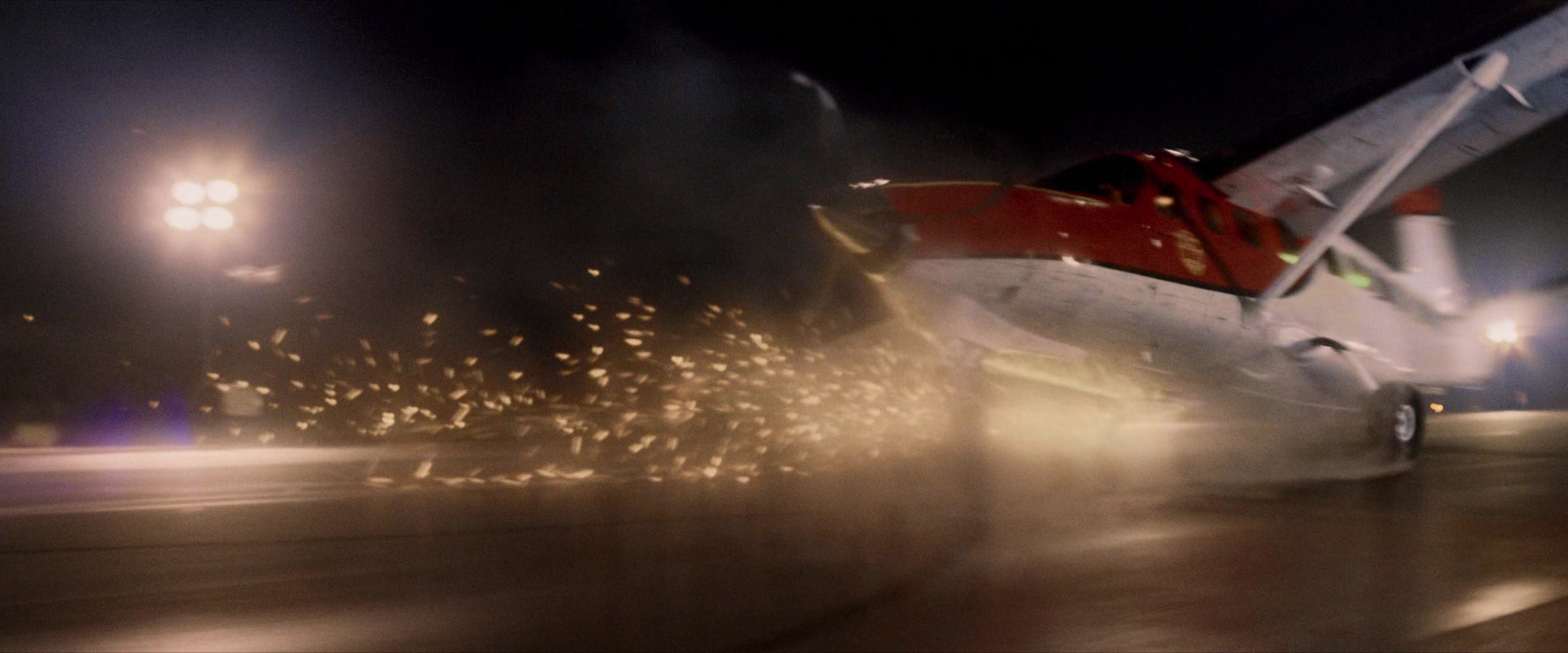 Flight Risk (2025) [4K] screencap 10734