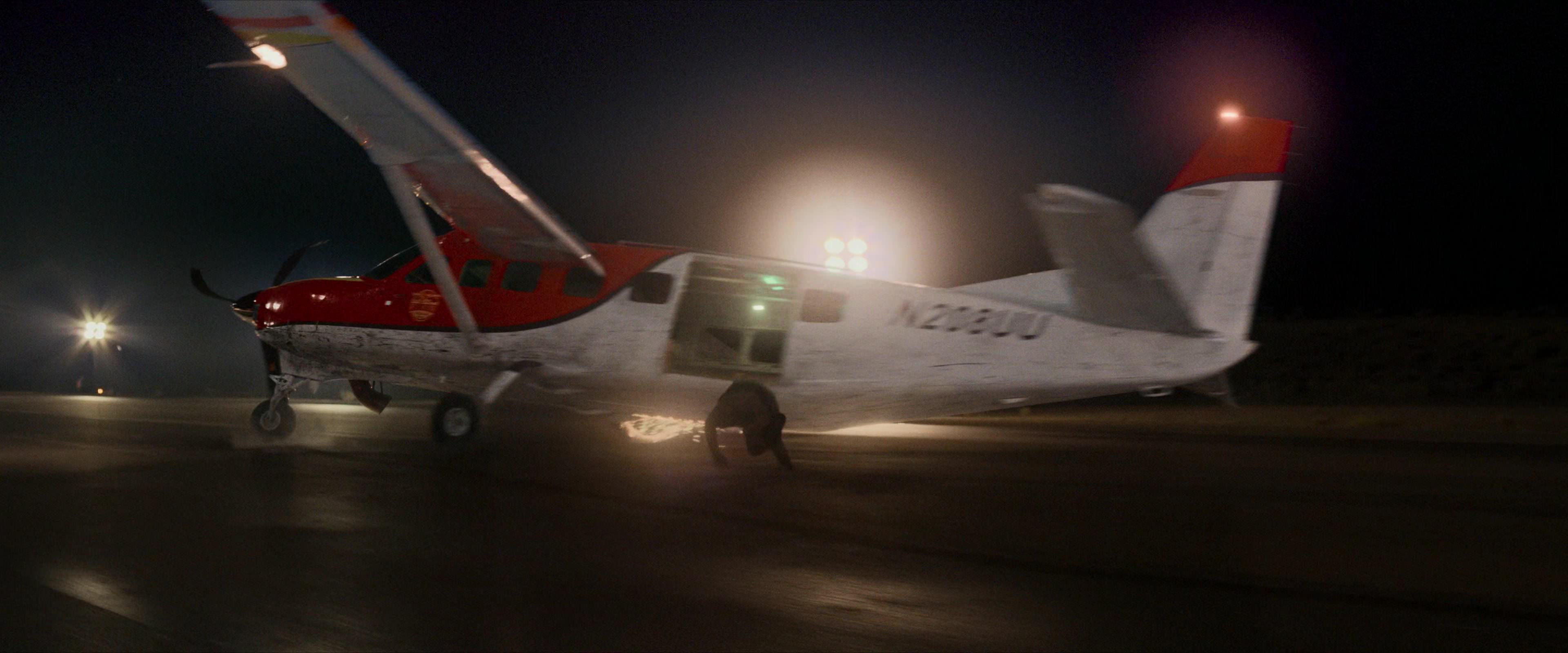 Flight Risk (2025) [4K] screencap 10767