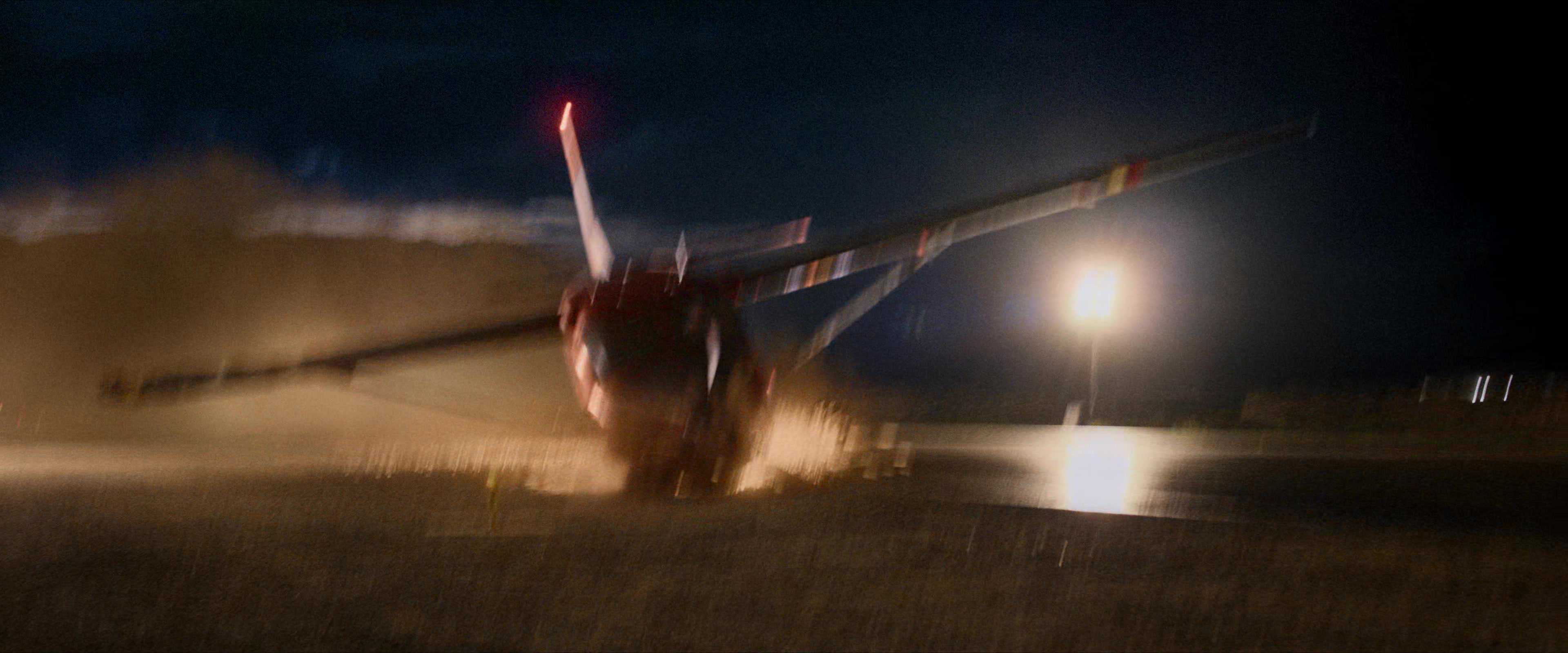 Flight Risk (2025) [4K] screencap 10797