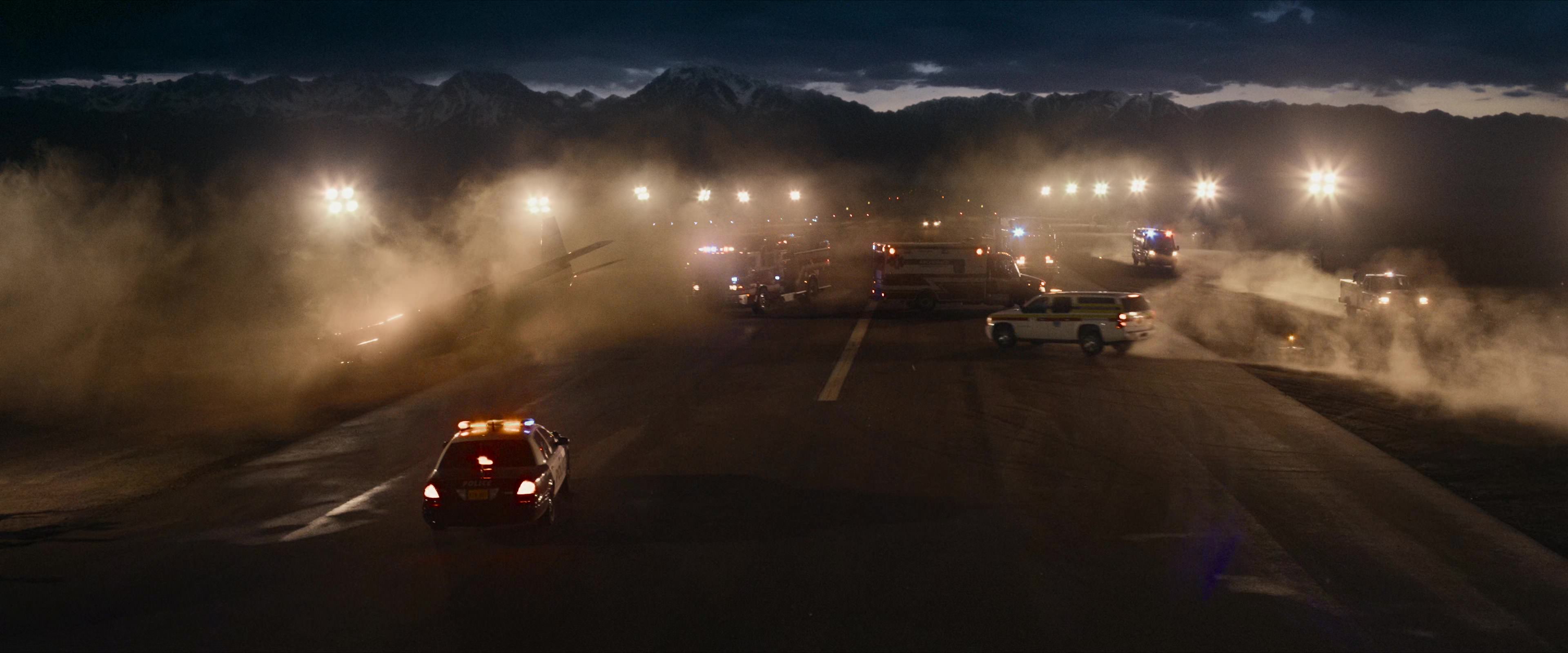Flight Risk (2025) [4K] screencap 10806
