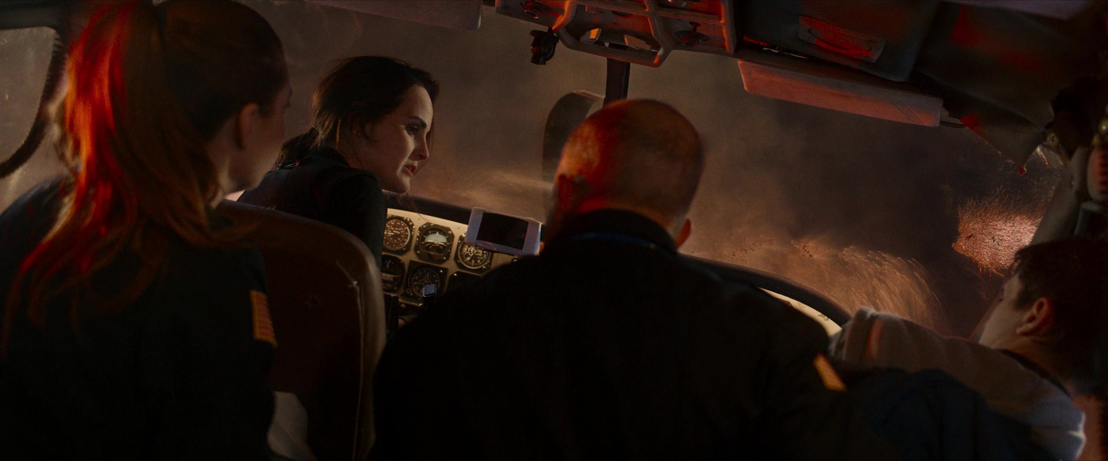 Flight Risk (2025) [4K] screencap 10920