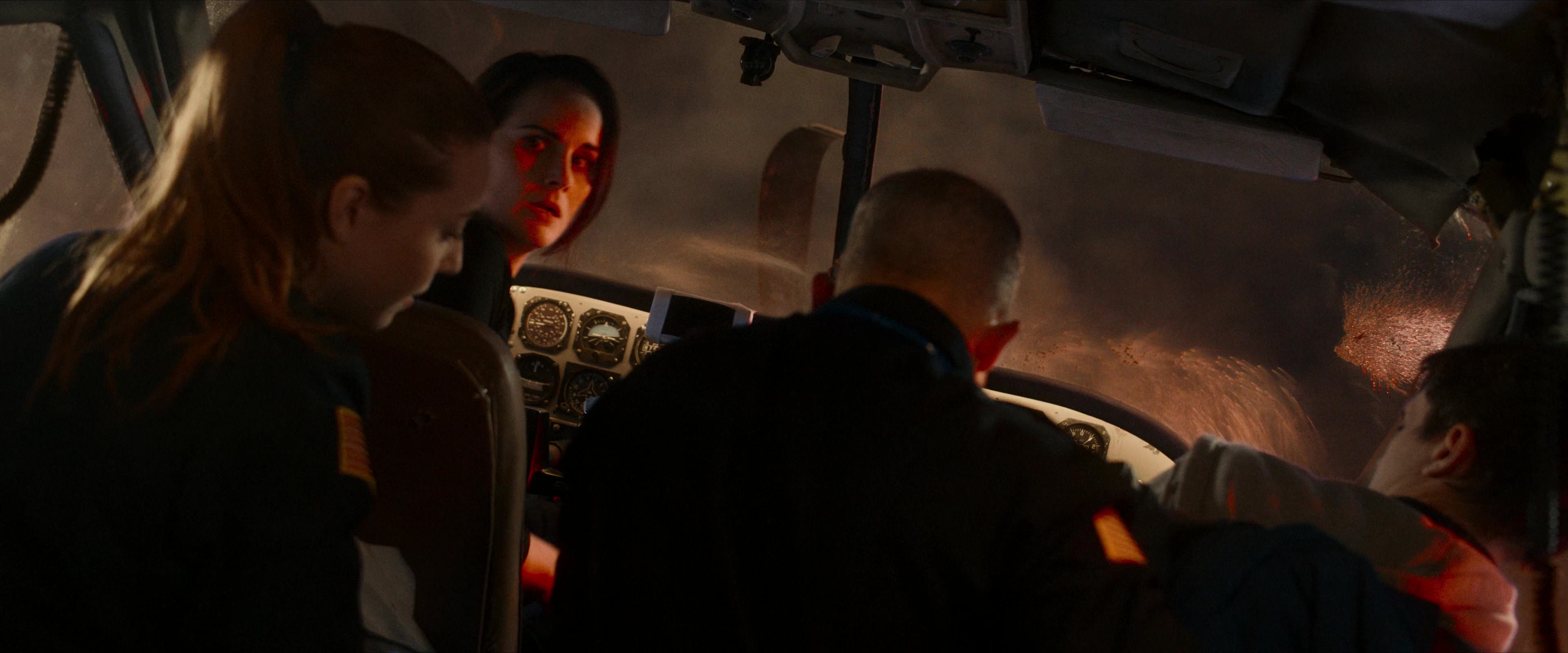 Flight Risk (2025) [4K] screencap 10926