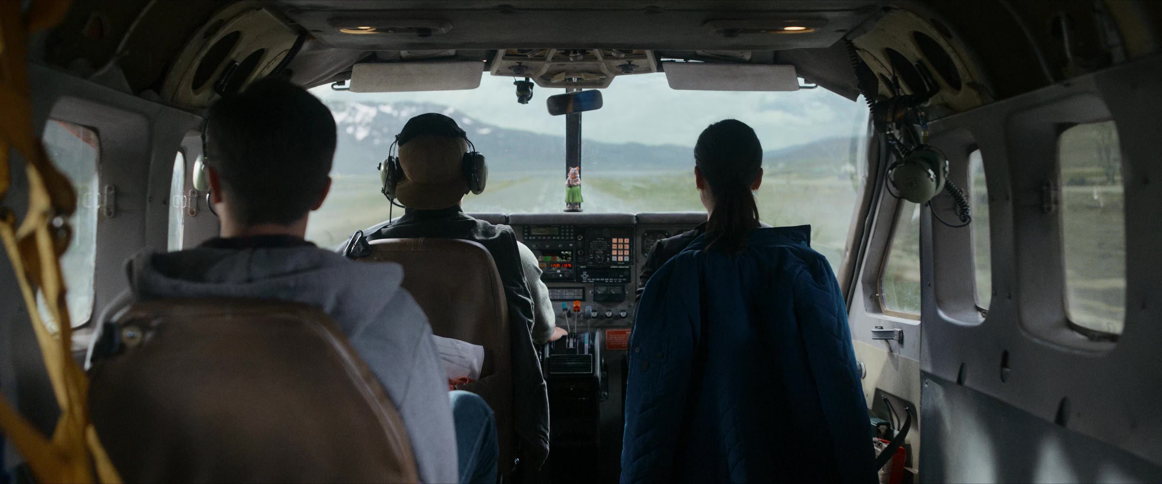 Flight Risk (2025) [4K] HD screenshot 1109