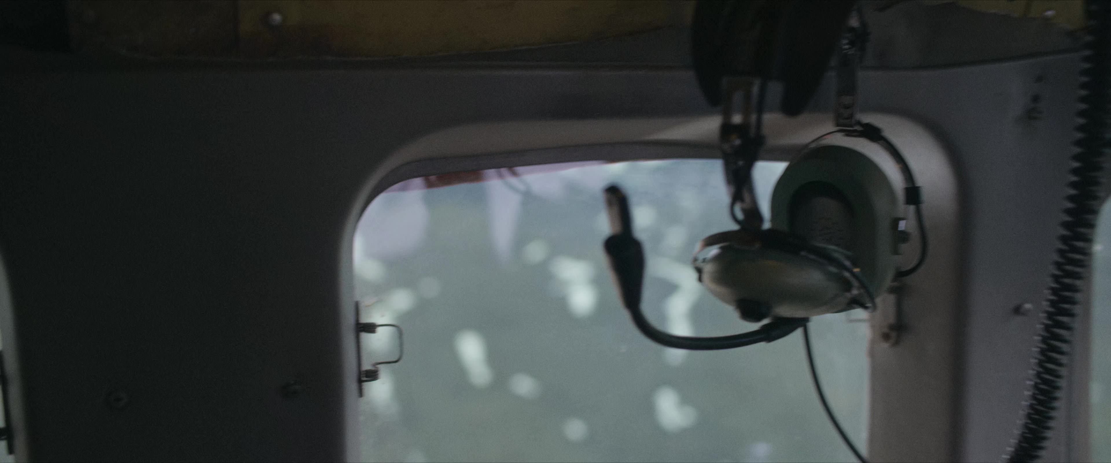 Flight Risk (2025) [4K] screencap 1215