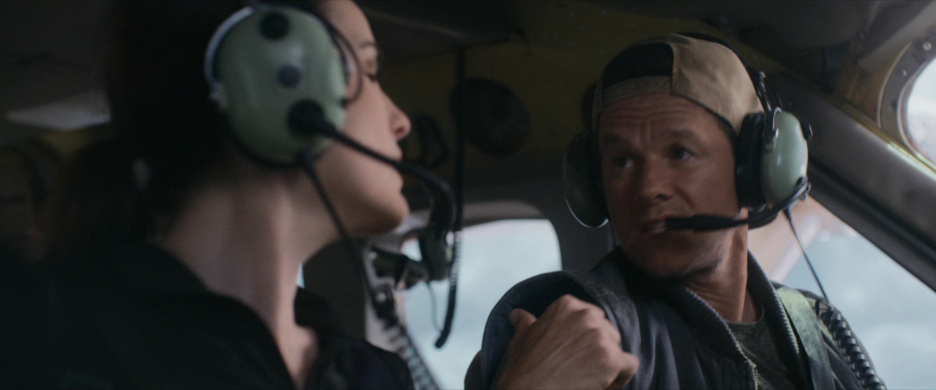Flight Risk (2025) [4K] screencap 1440