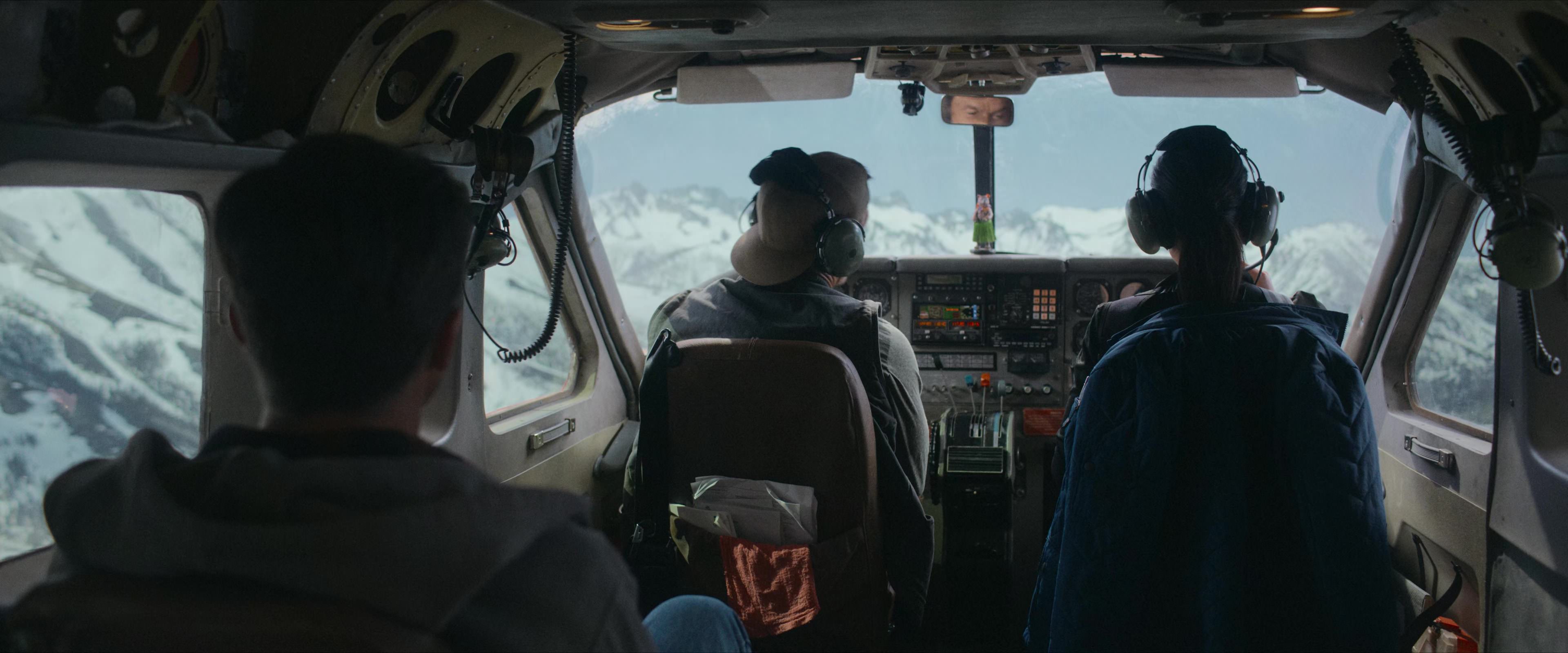 Flight Risk (2025) [4K] HD screenshot 1472