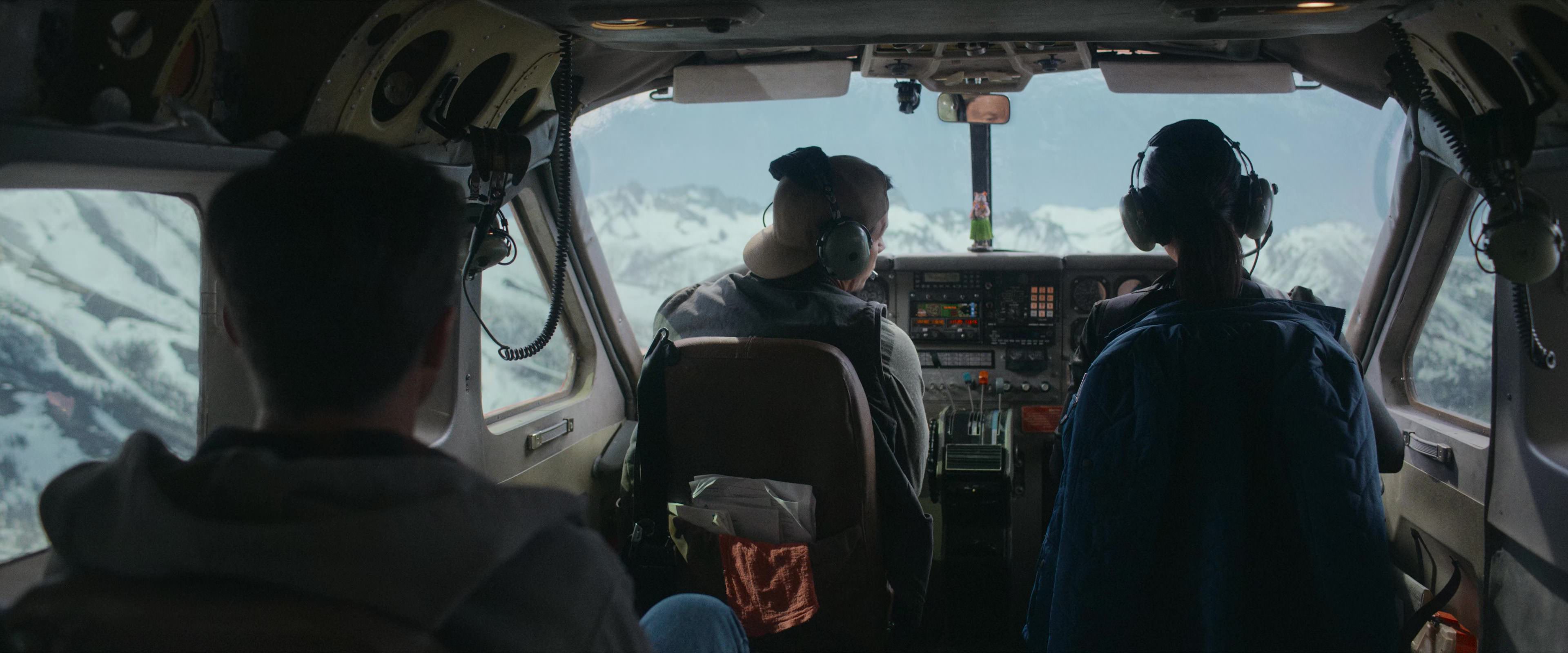 Flight Risk (2025) [4K] screencap 1473