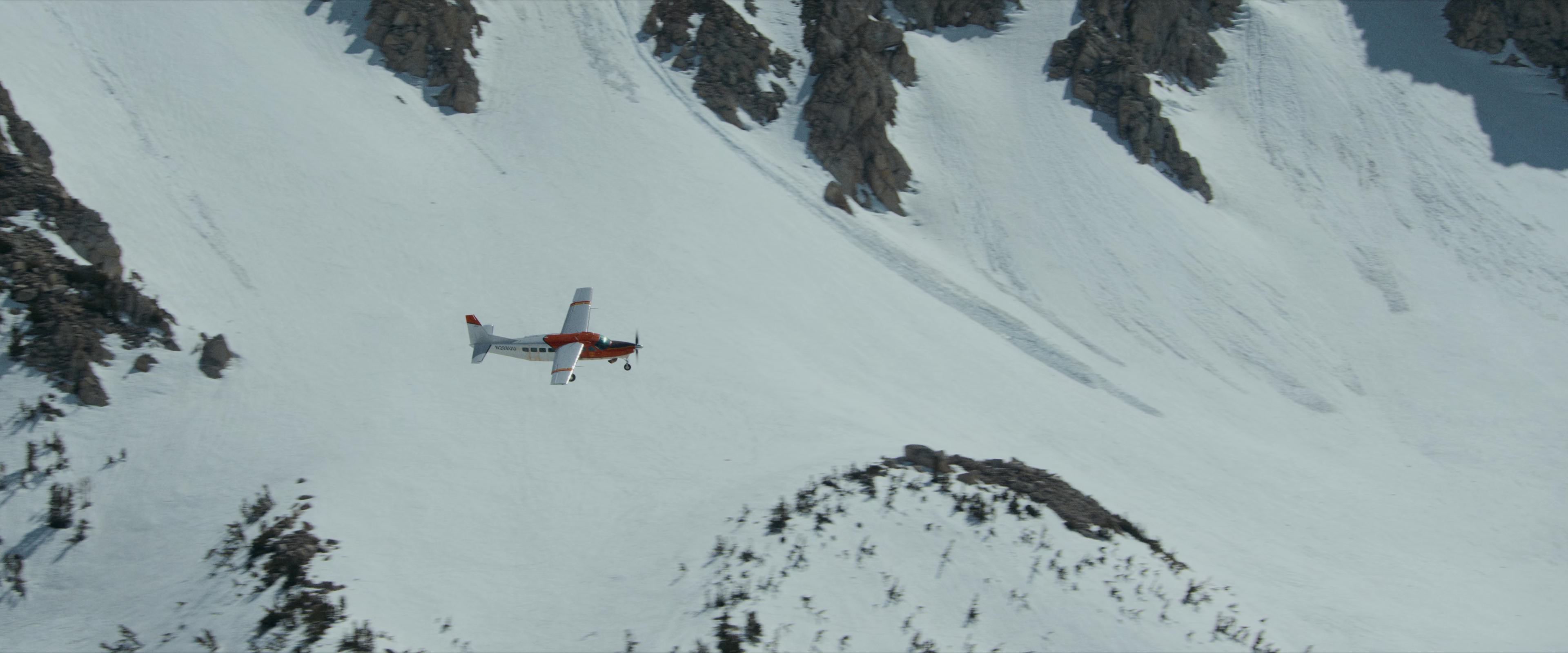 Flight Risk (2025) [4K] screencap 1590