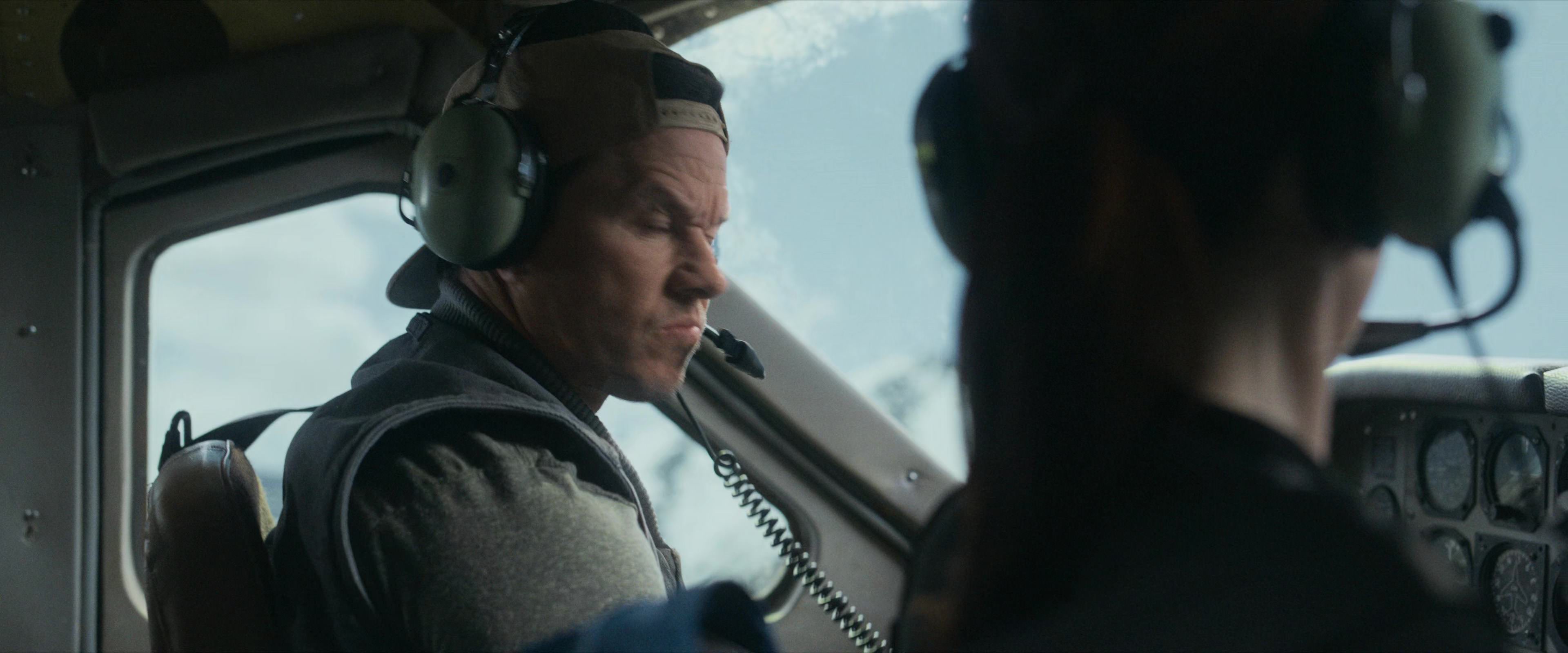 Flight Risk (2025) [4K] screencap 1611