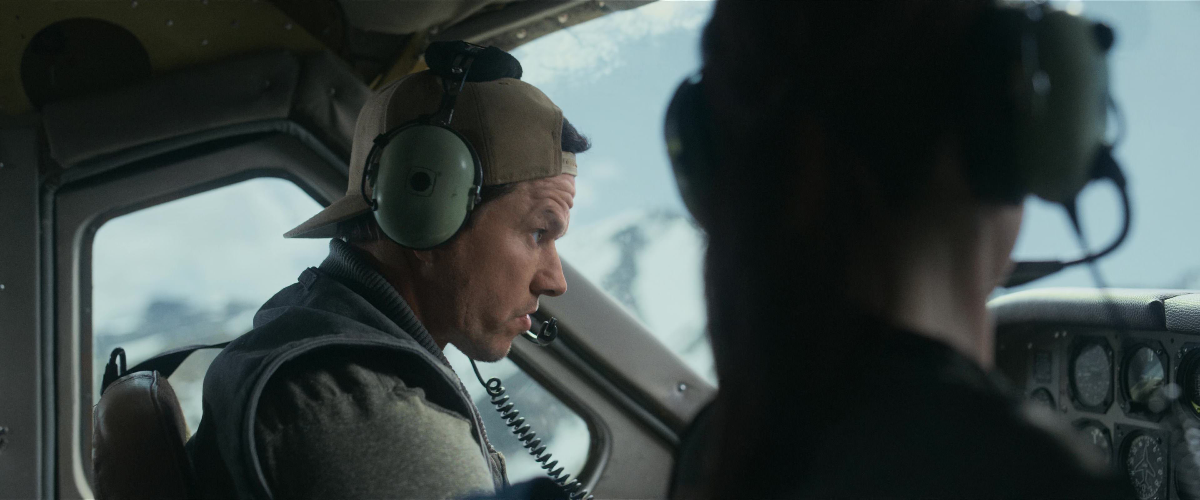 Flight Risk (2025) [4K] screencap 1620