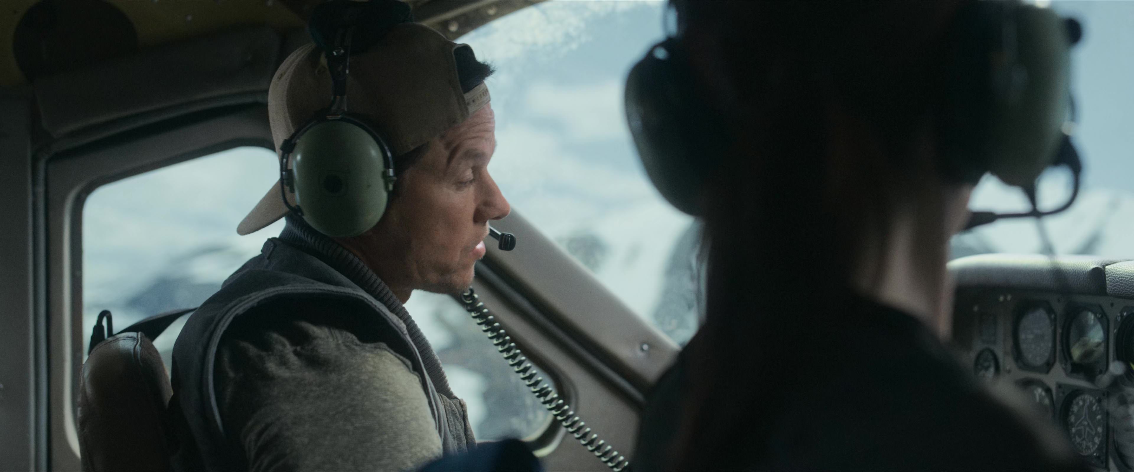 Flight Risk (2025) [4K] HD screenshot 1625