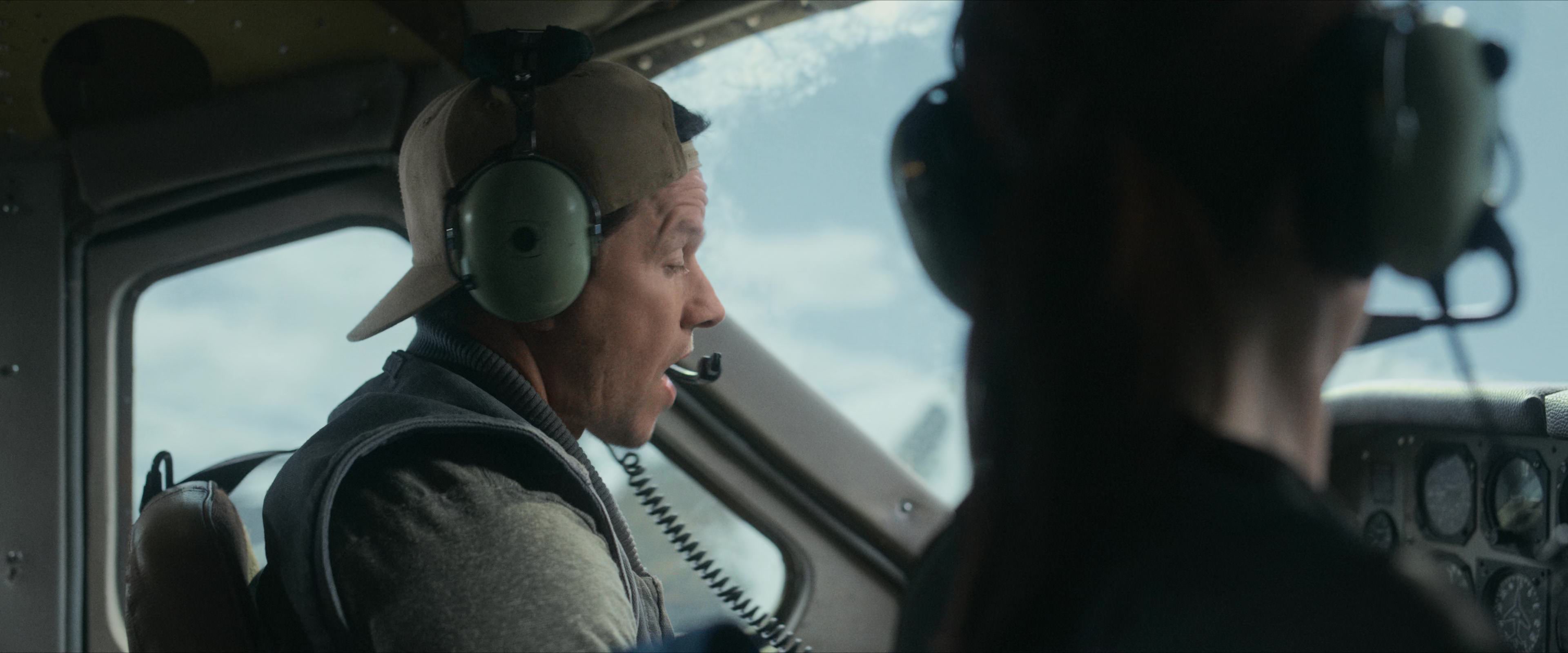 Flight Risk (2025) [4K] screencap 1629